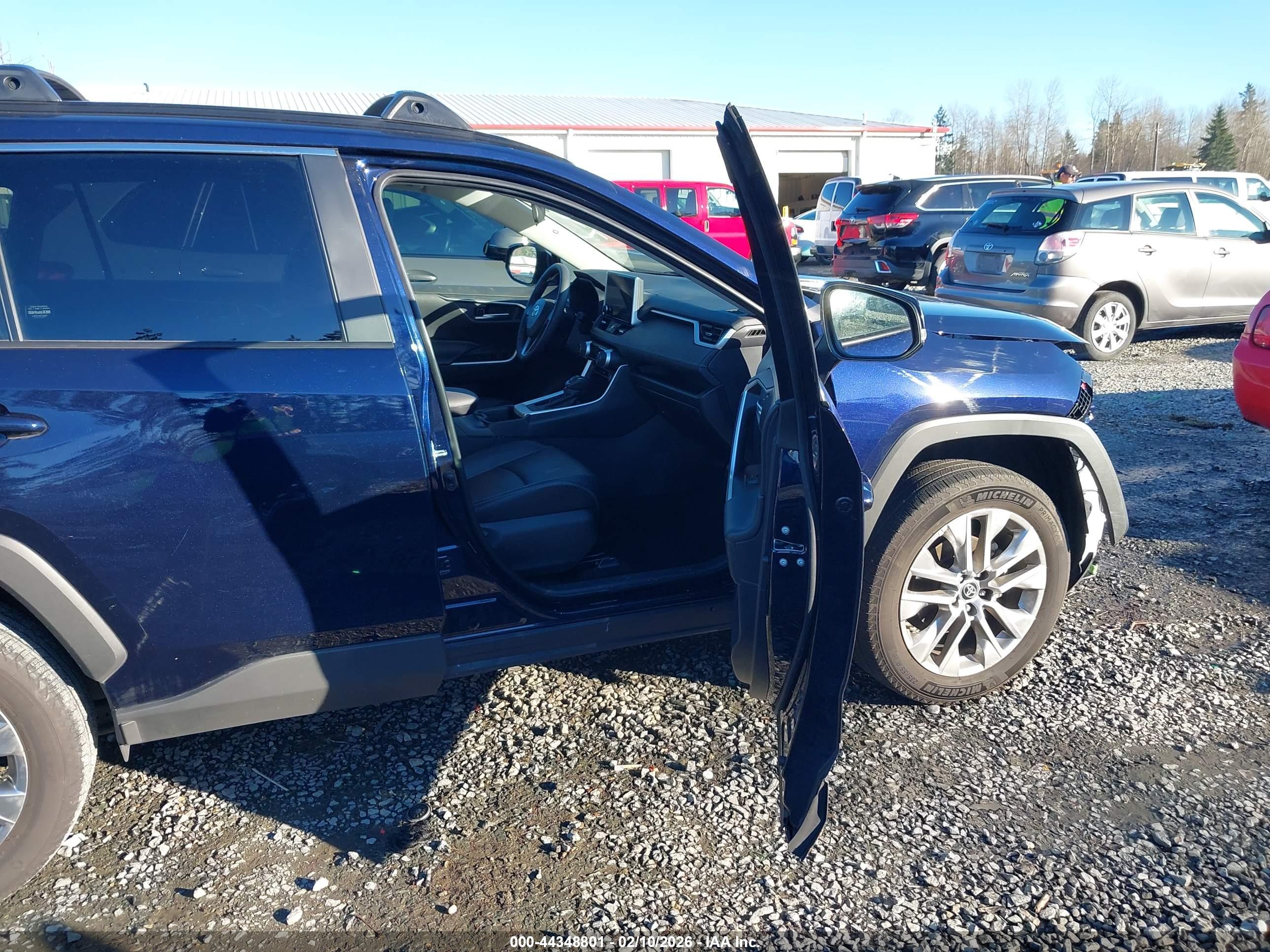 TOYOTA RAV4 image 5