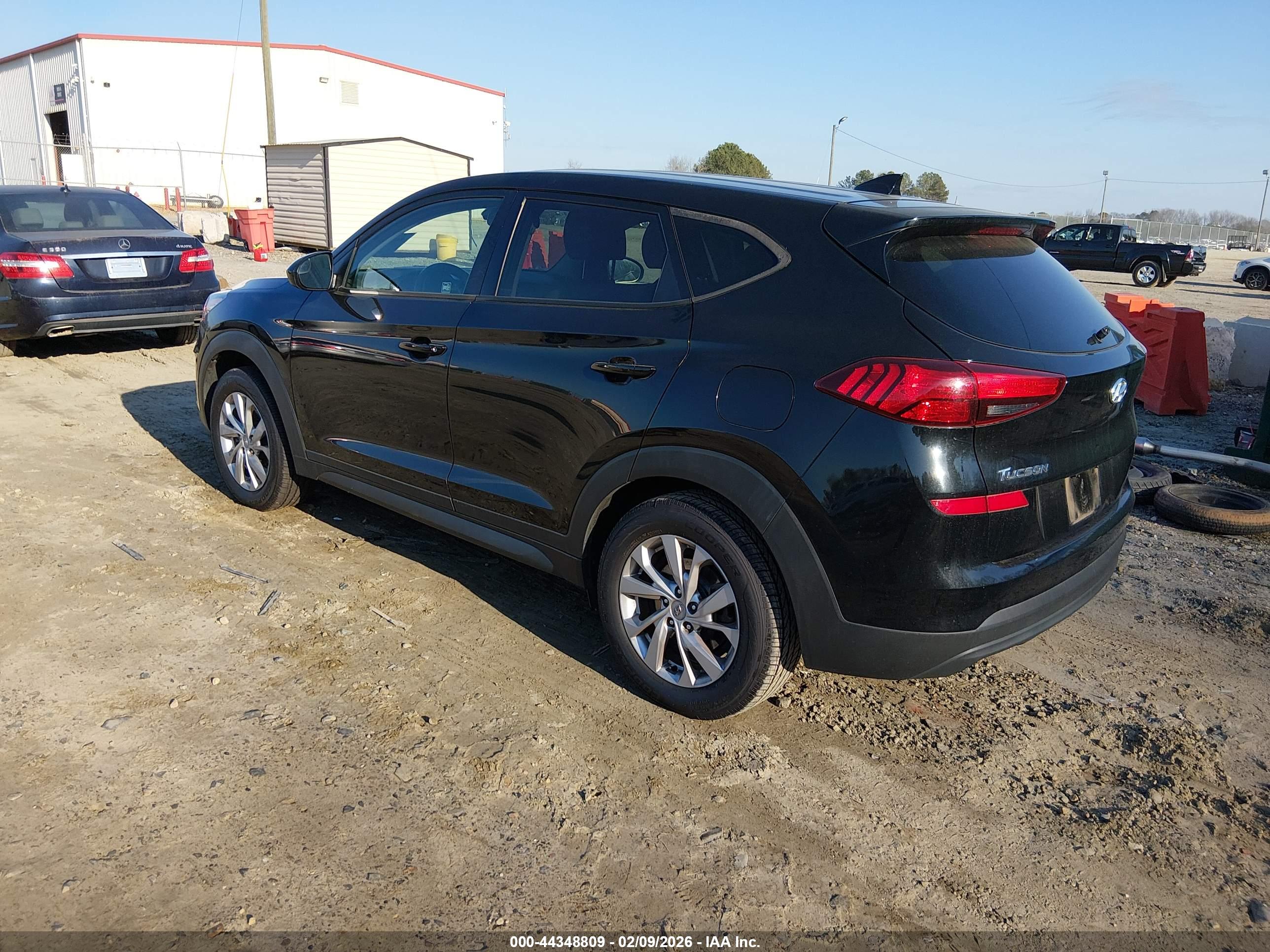 HYUNDAI TUCSON image 3