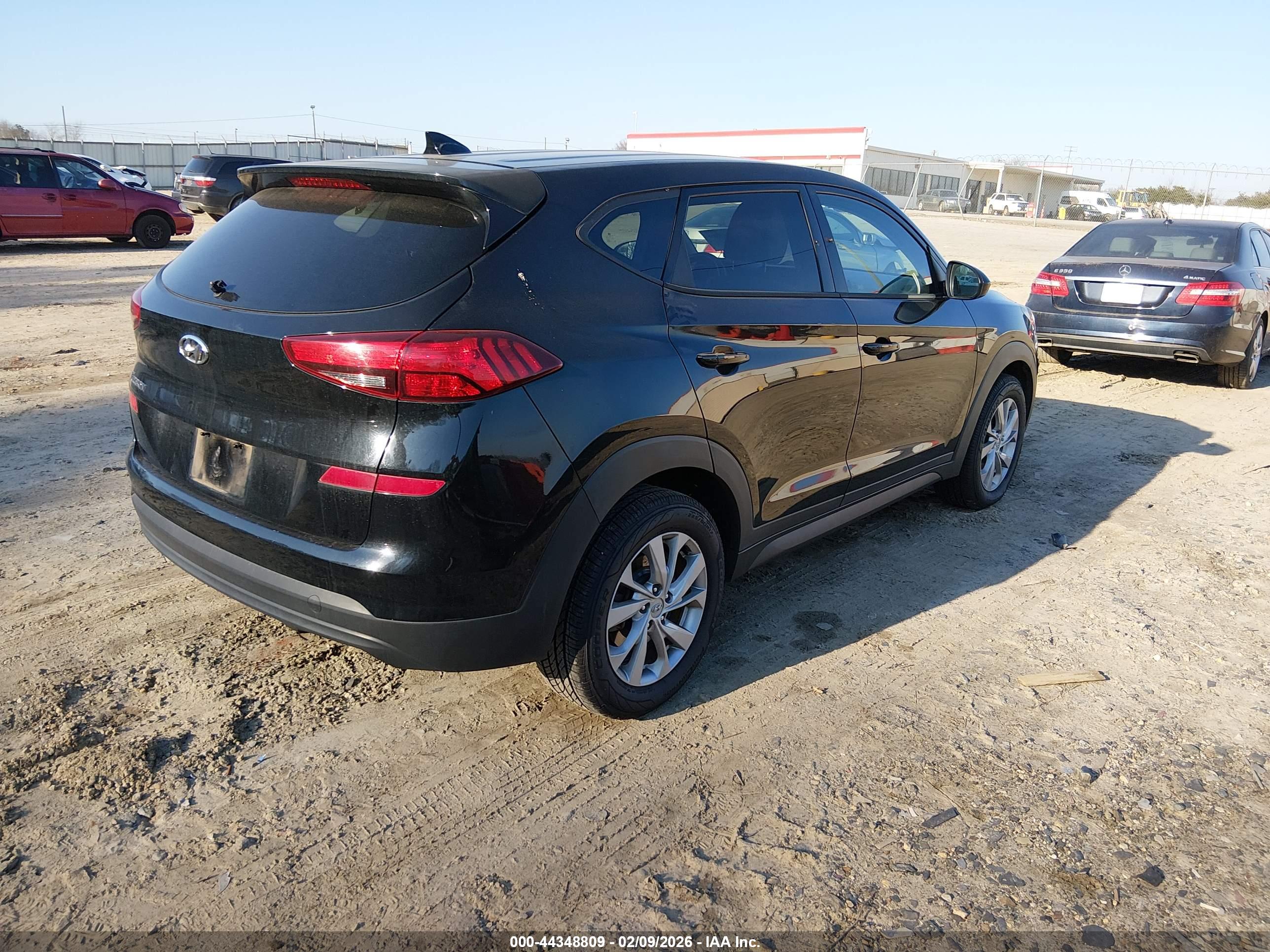 HYUNDAI TUCSON image 4