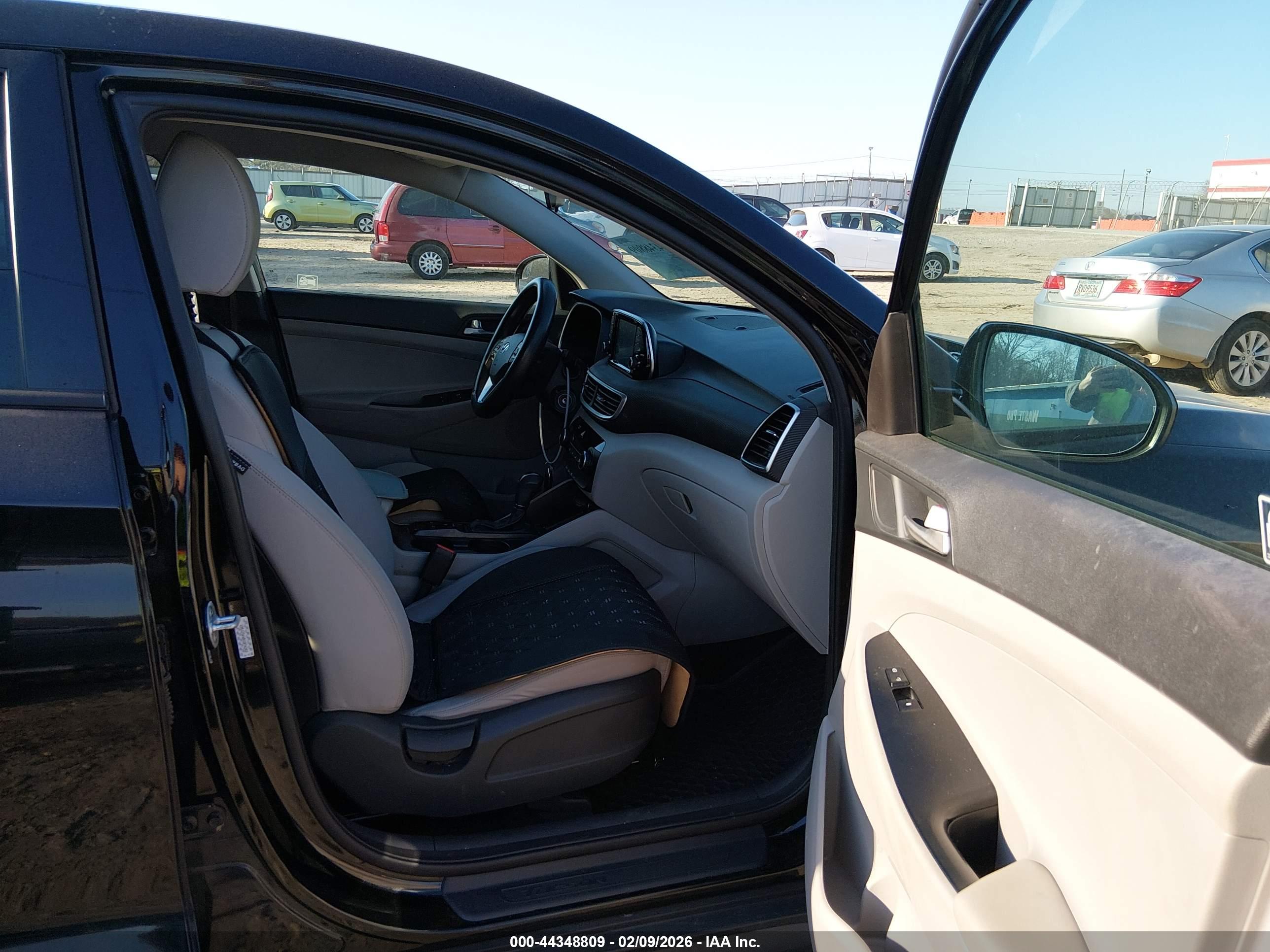 HYUNDAI TUCSON image 5