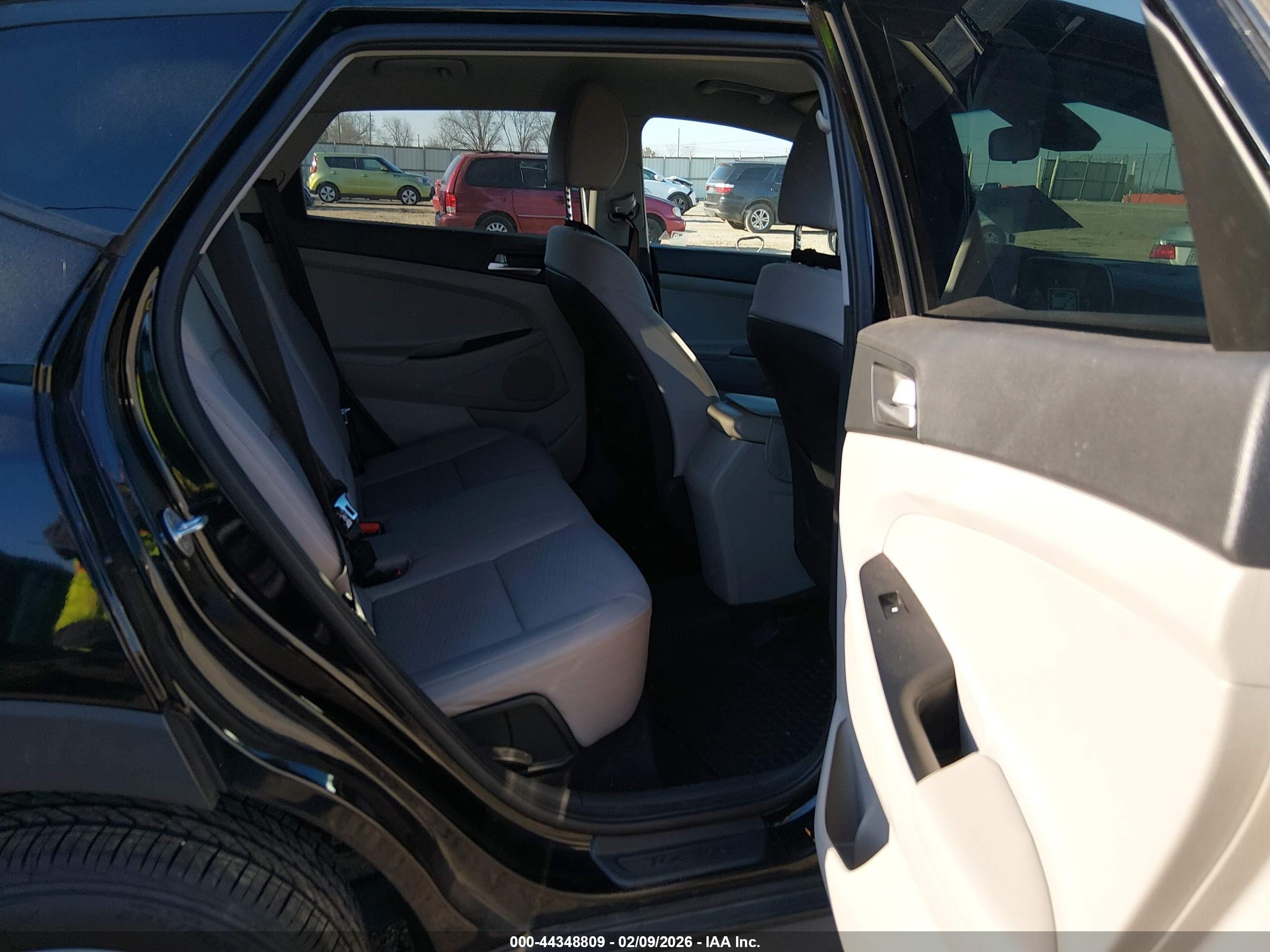 HYUNDAI TUCSON image 8