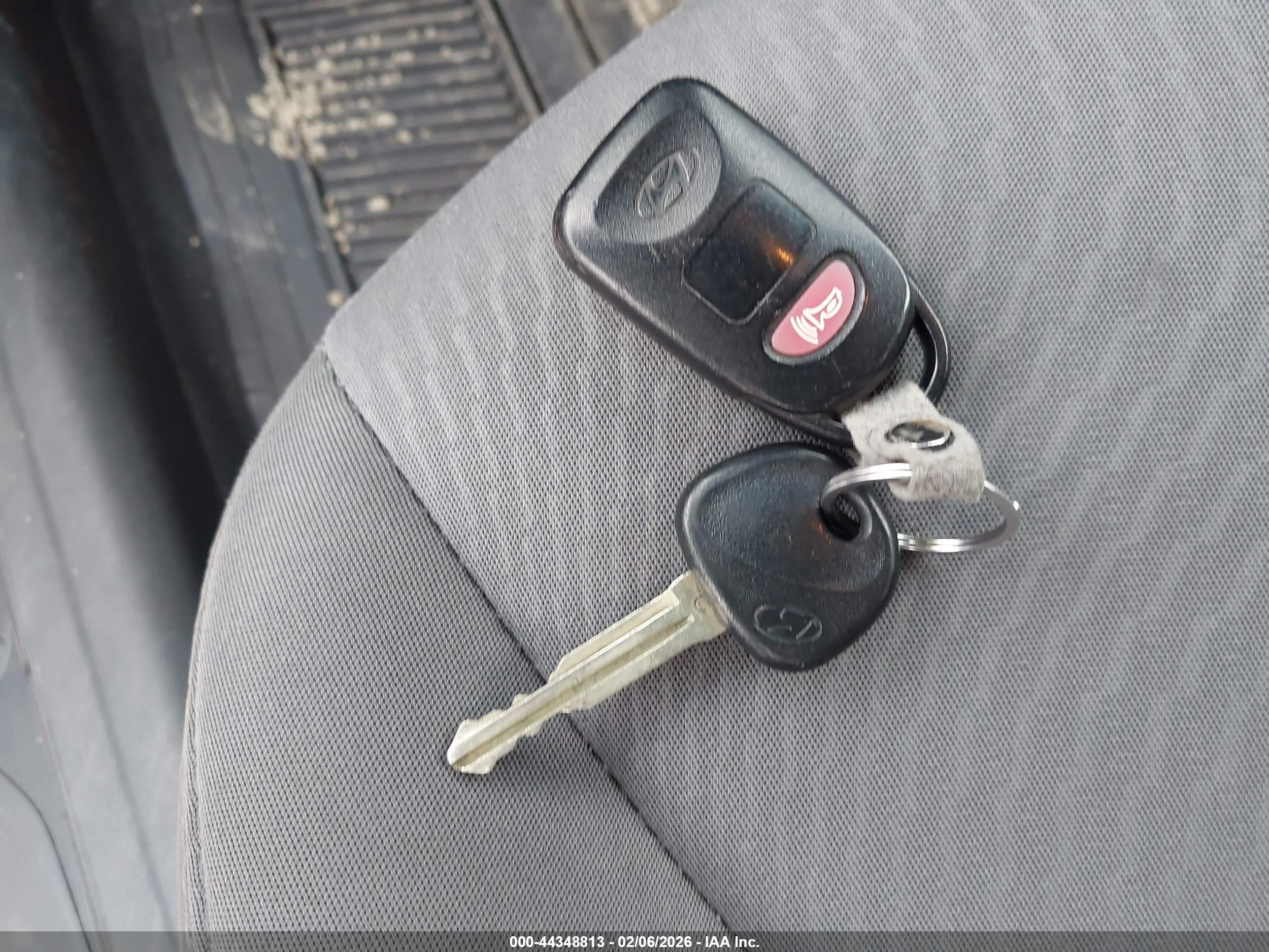 HYUNDAI ELANTRA image 11