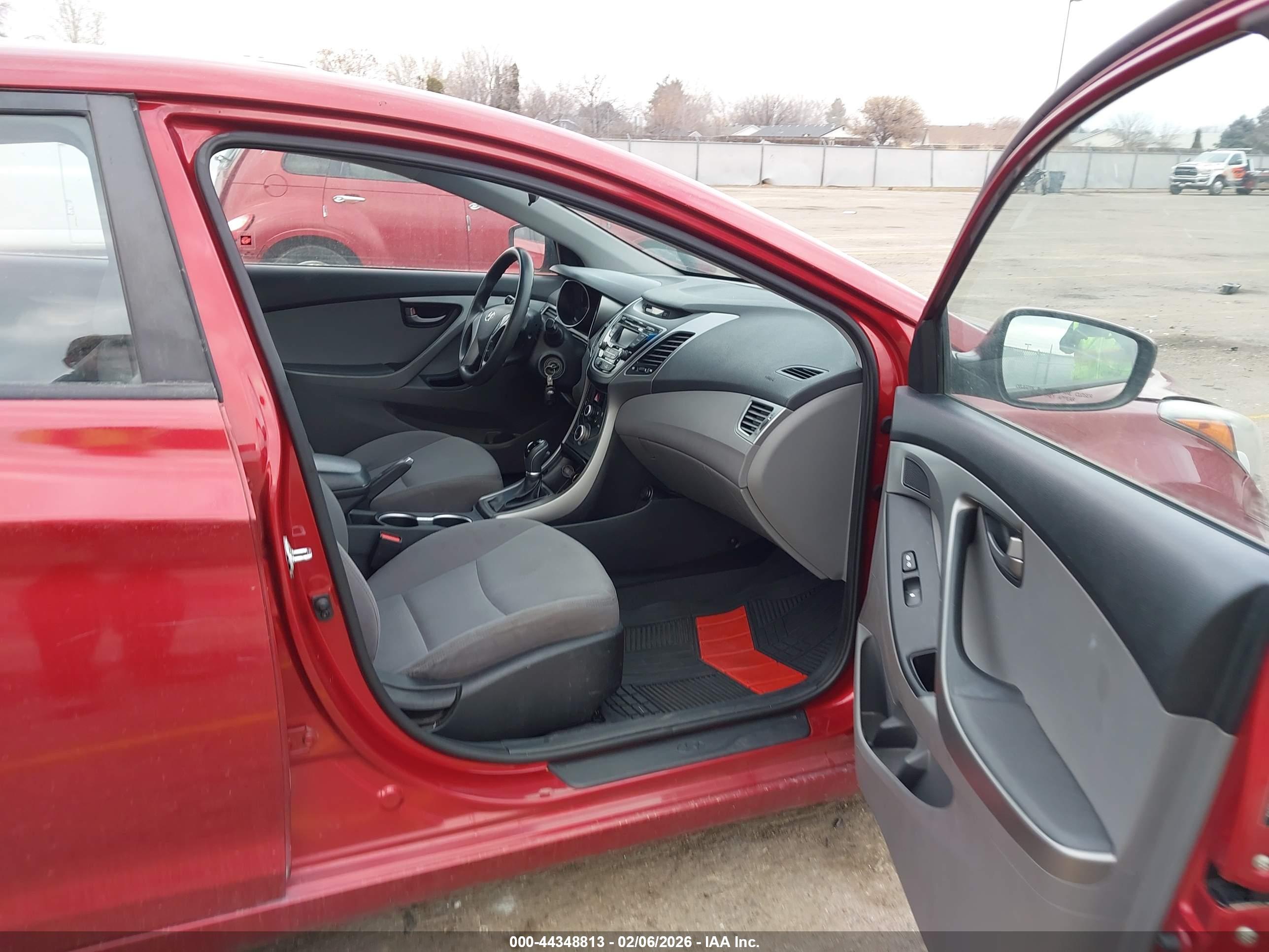HYUNDAI ELANTRA image 5