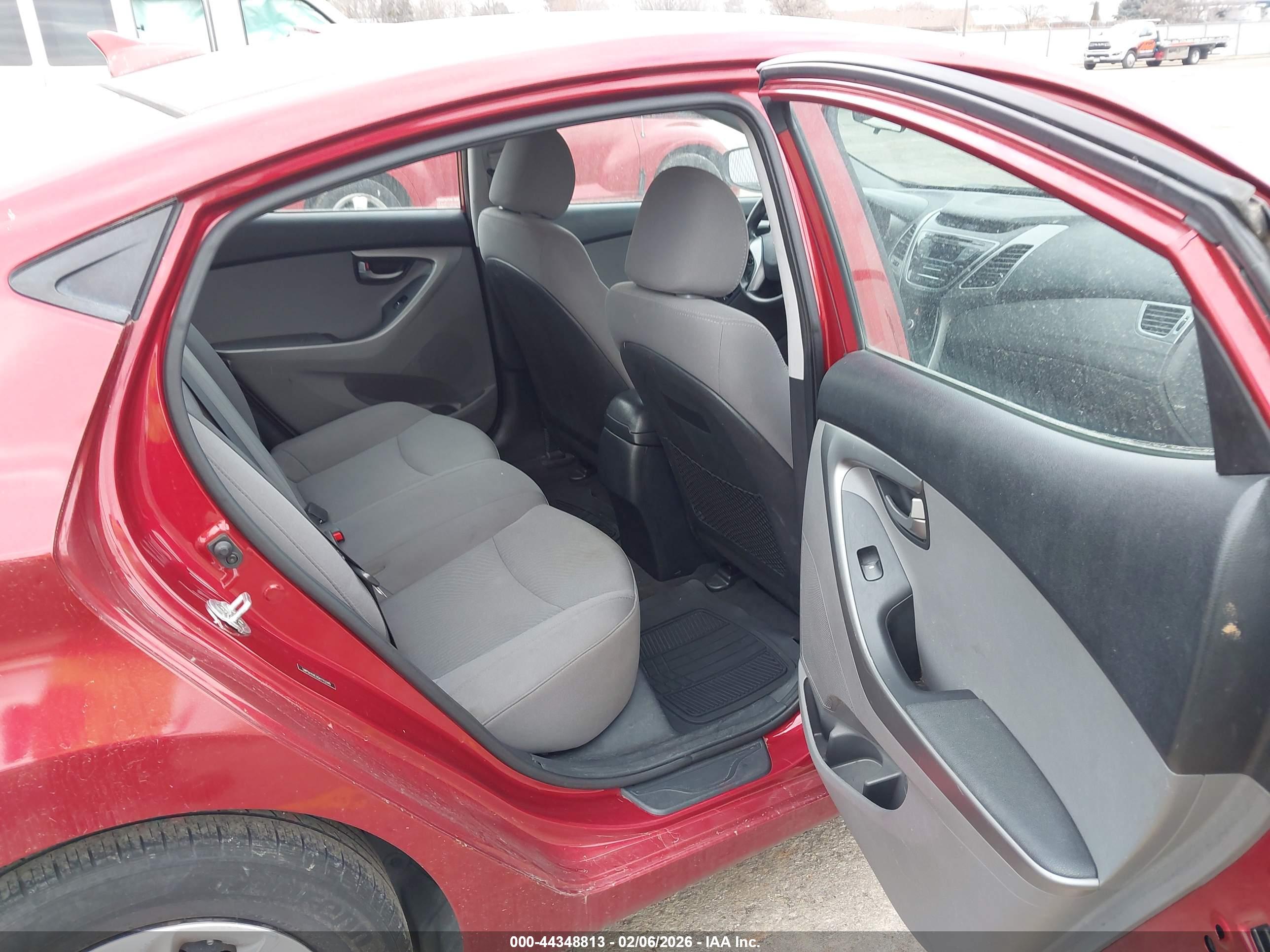 HYUNDAI ELANTRA image 8