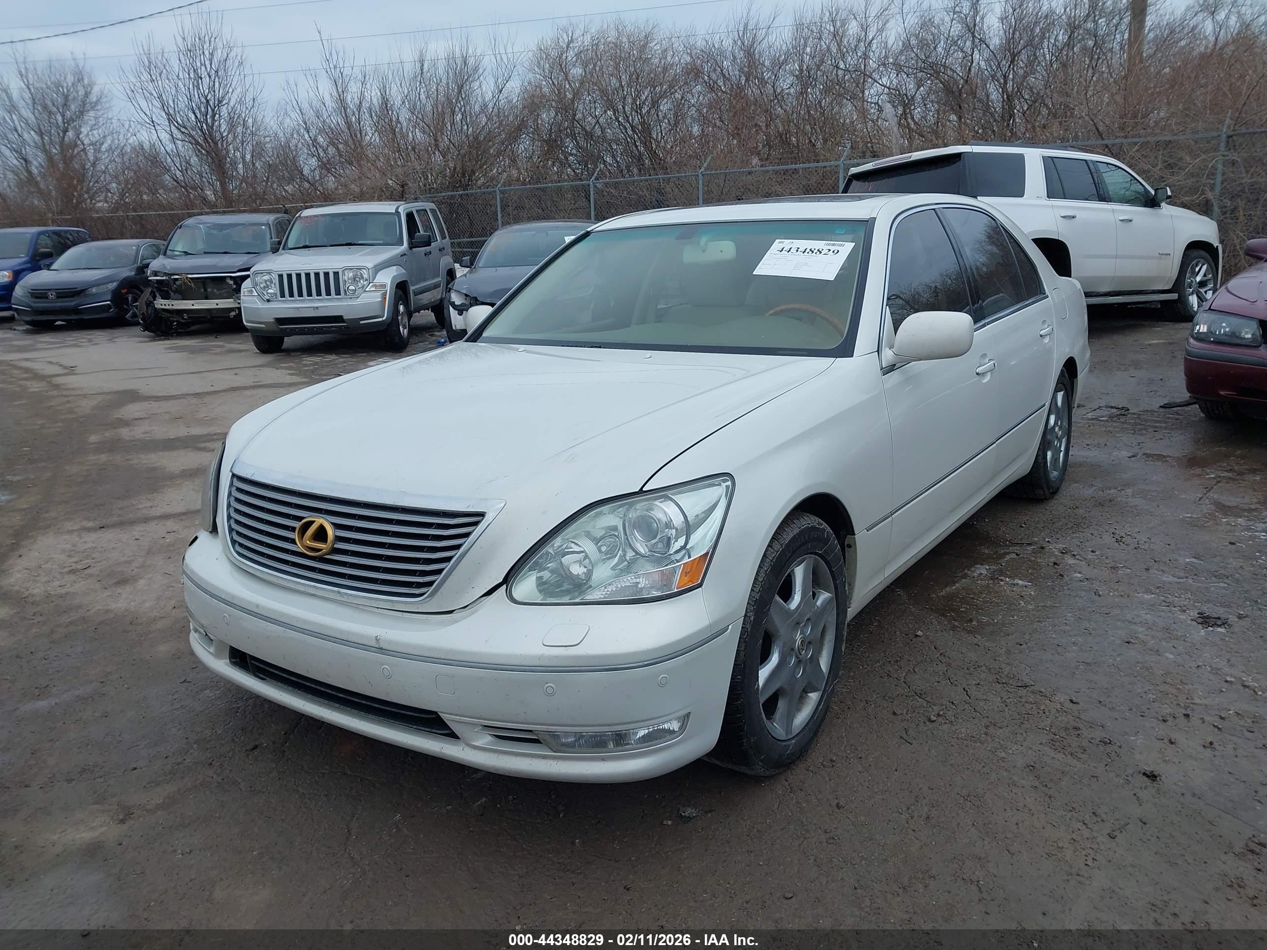 LEXUS LS image 2