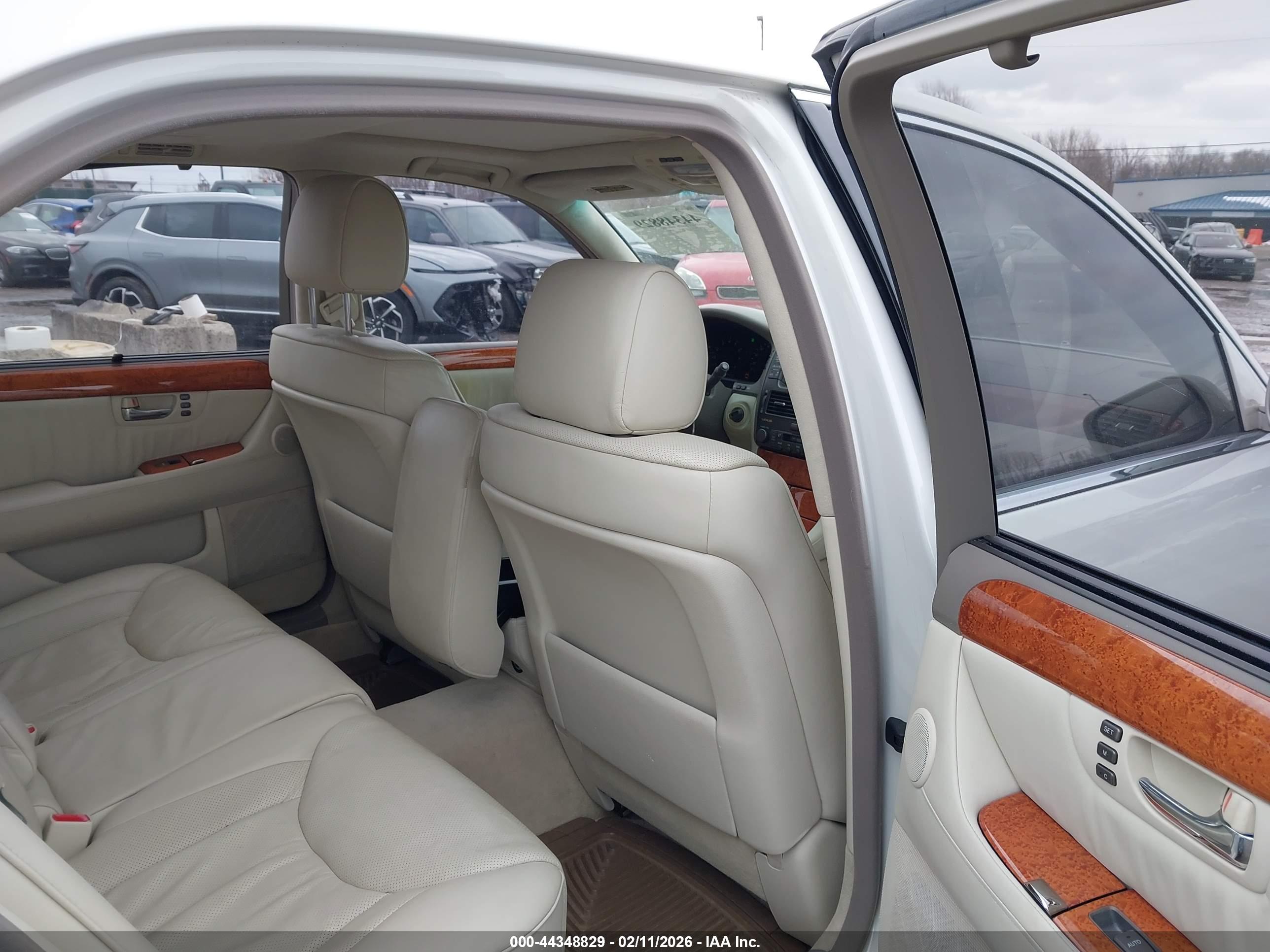 LEXUS LS image 8