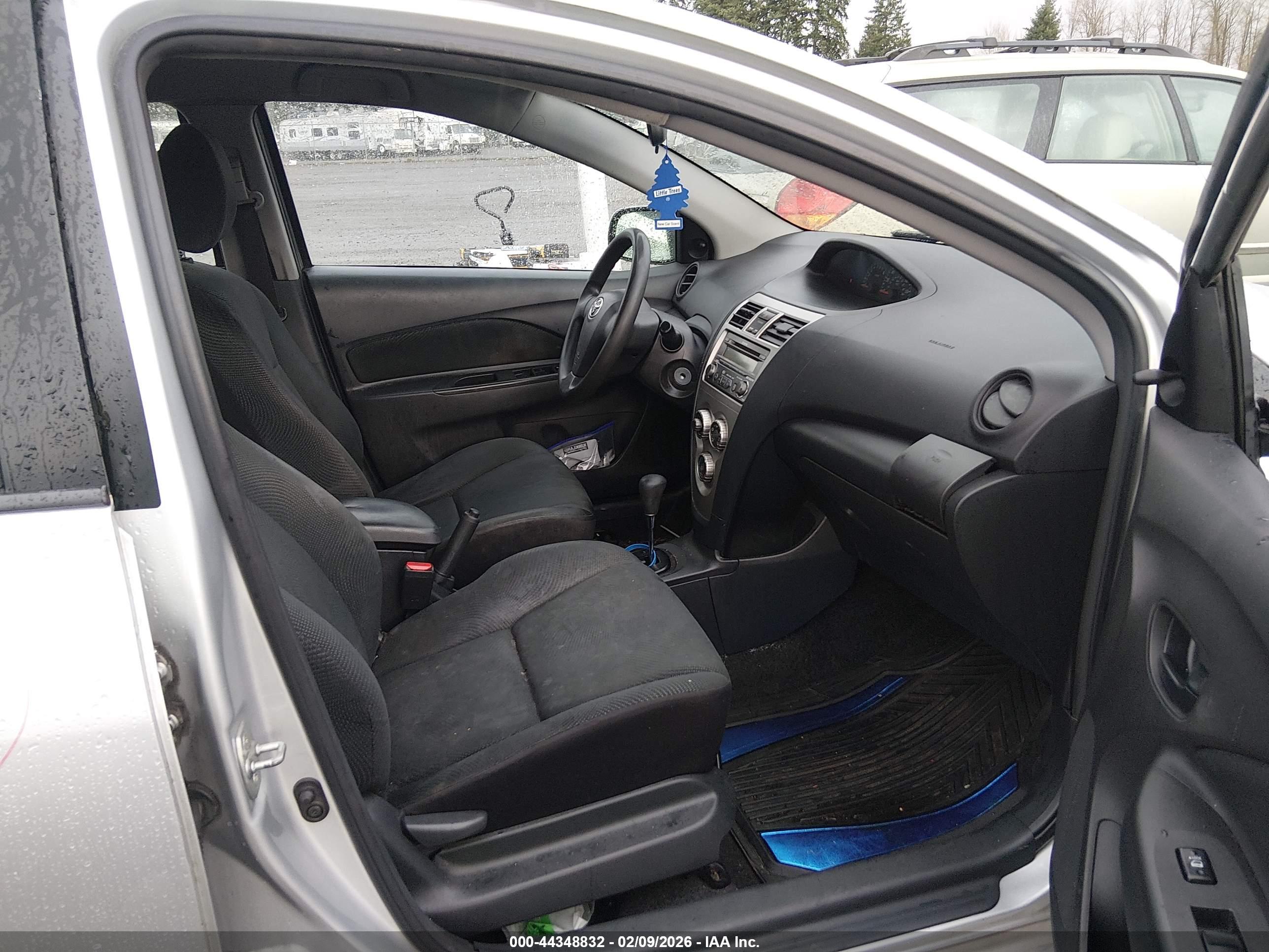 TOYOTA YARIS image 5