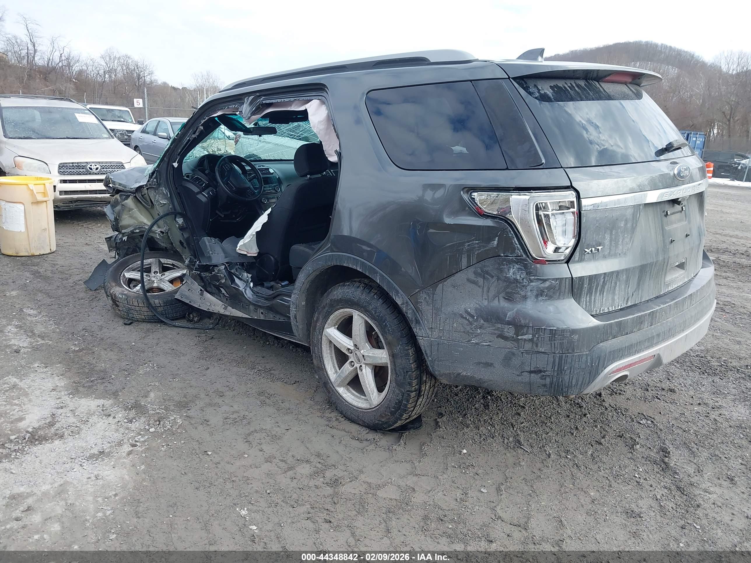 FORD EXPLORER image 3