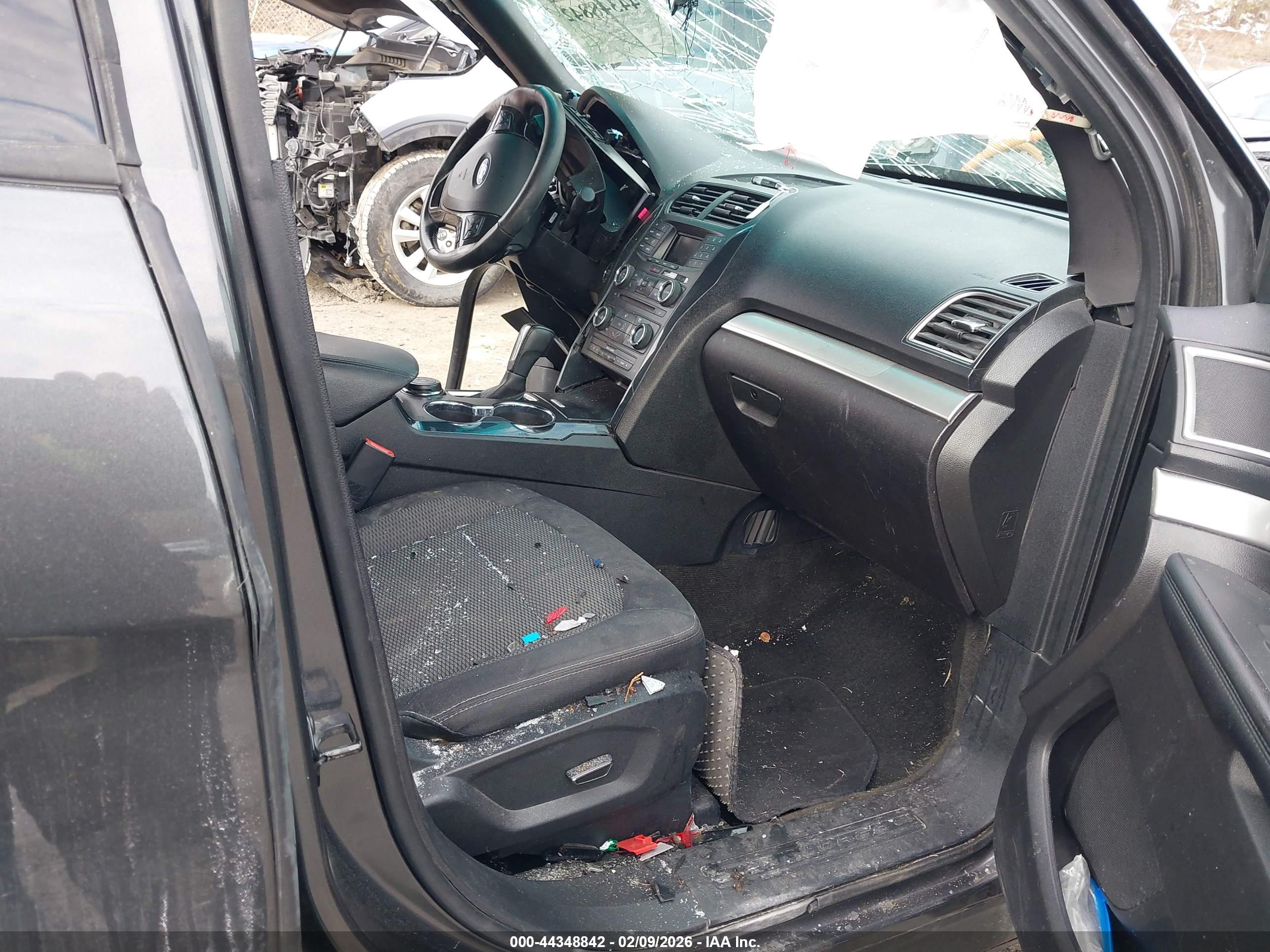 FORD EXPLORER image 5