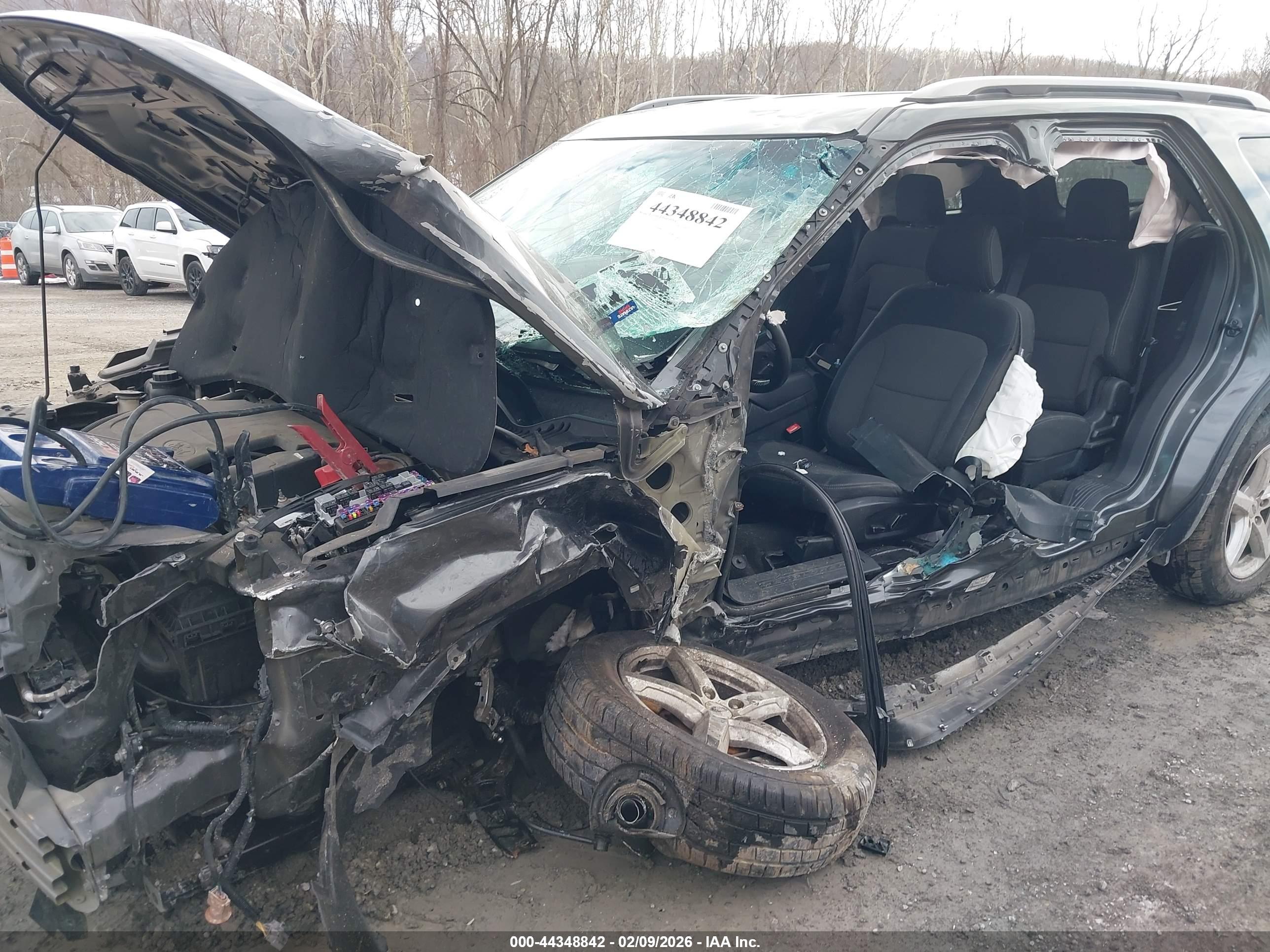 FORD EXPLORER image 6