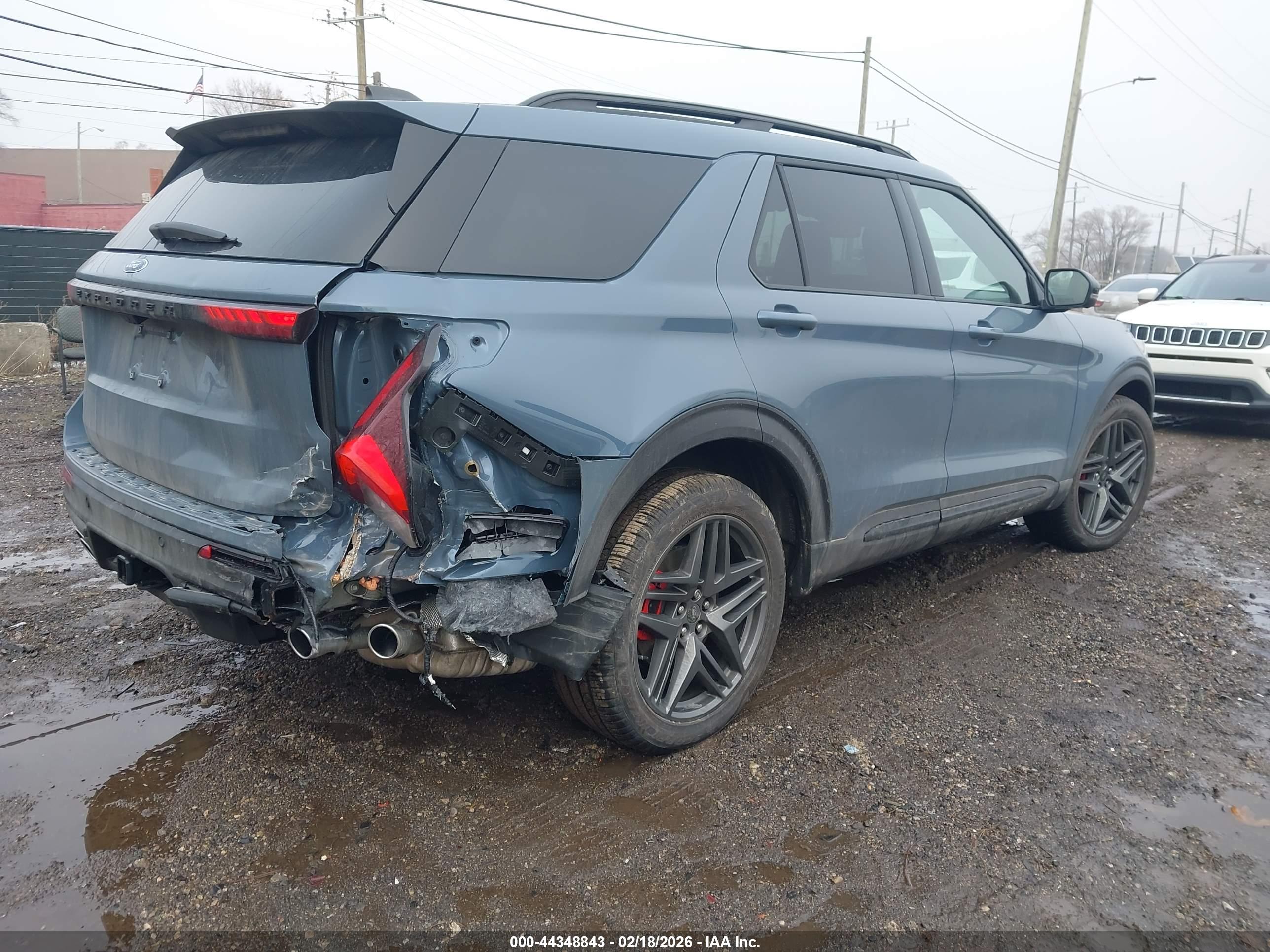 FORD EXPLORER image 4