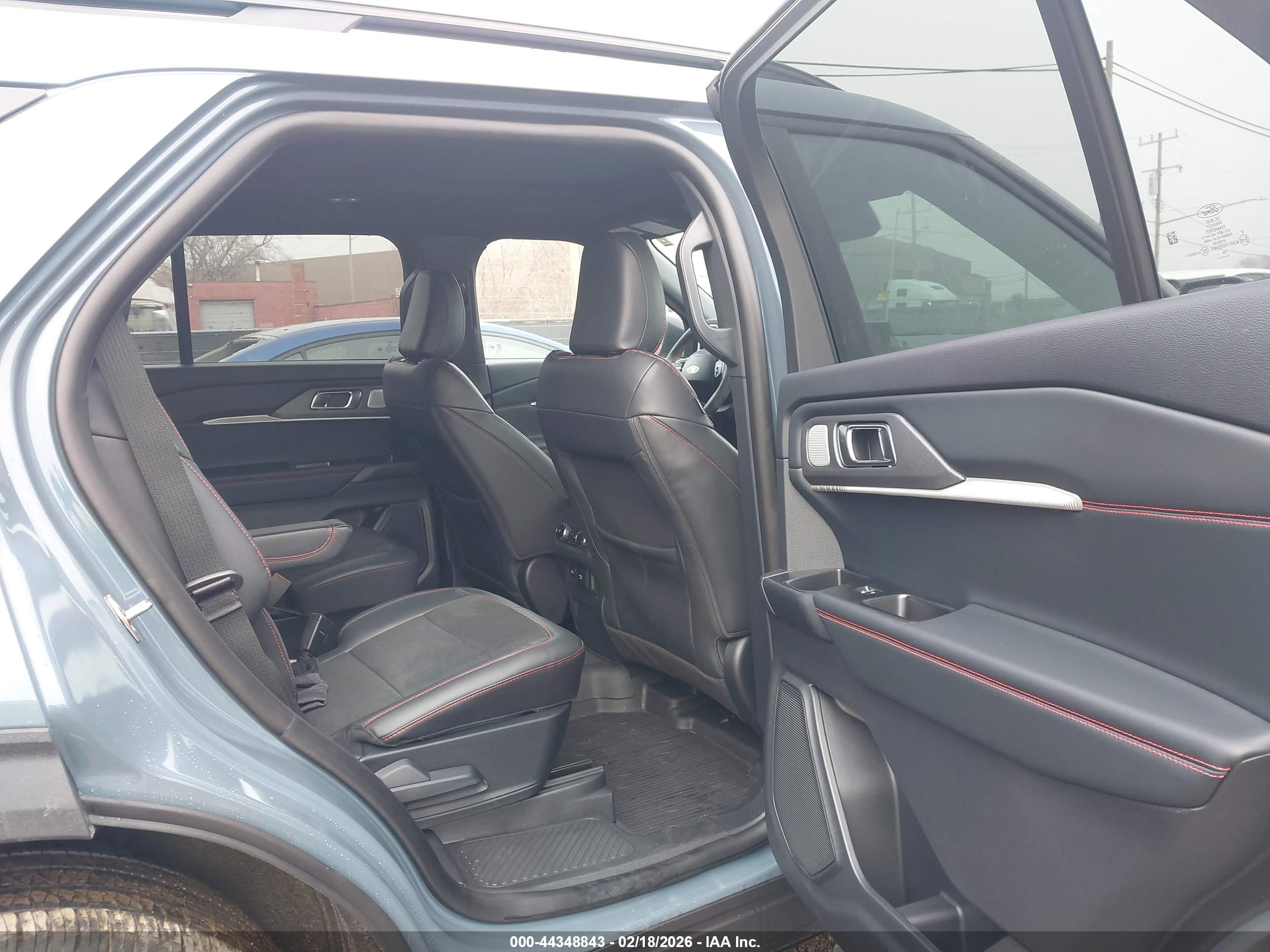 FORD EXPLORER image 8