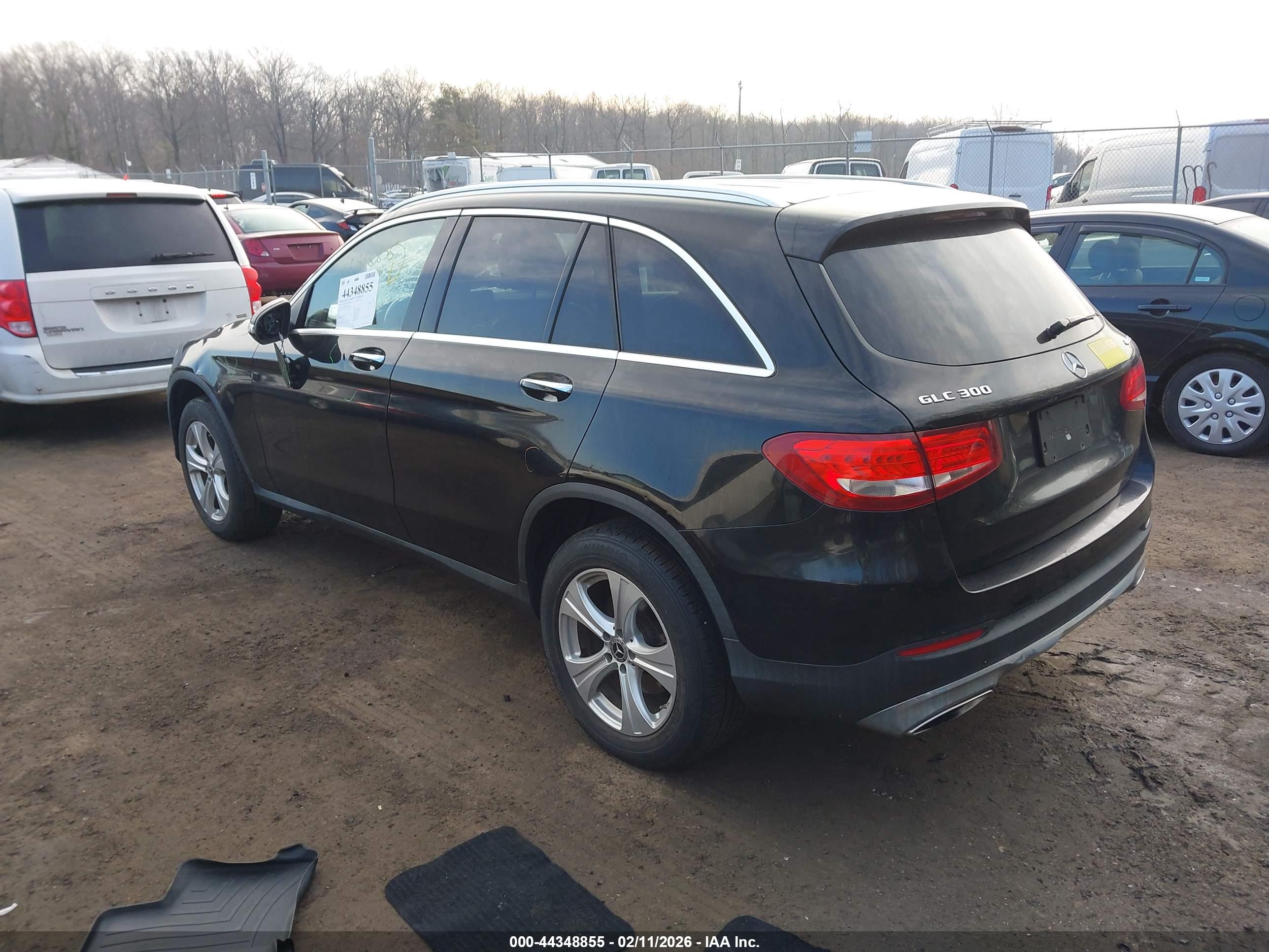 MERCEDES-BENZ GLC image 3