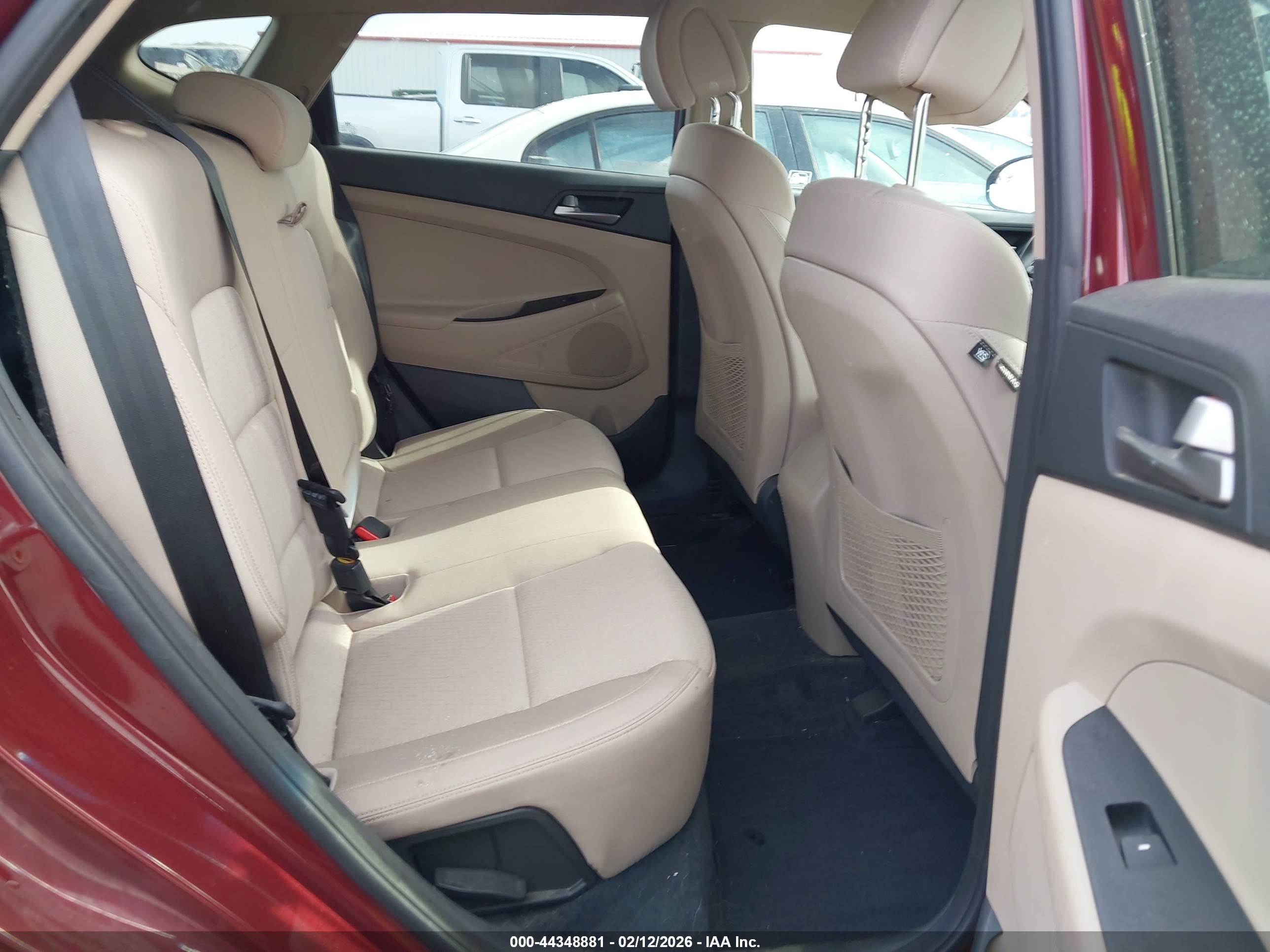 HYUNDAI TUCSON image 8