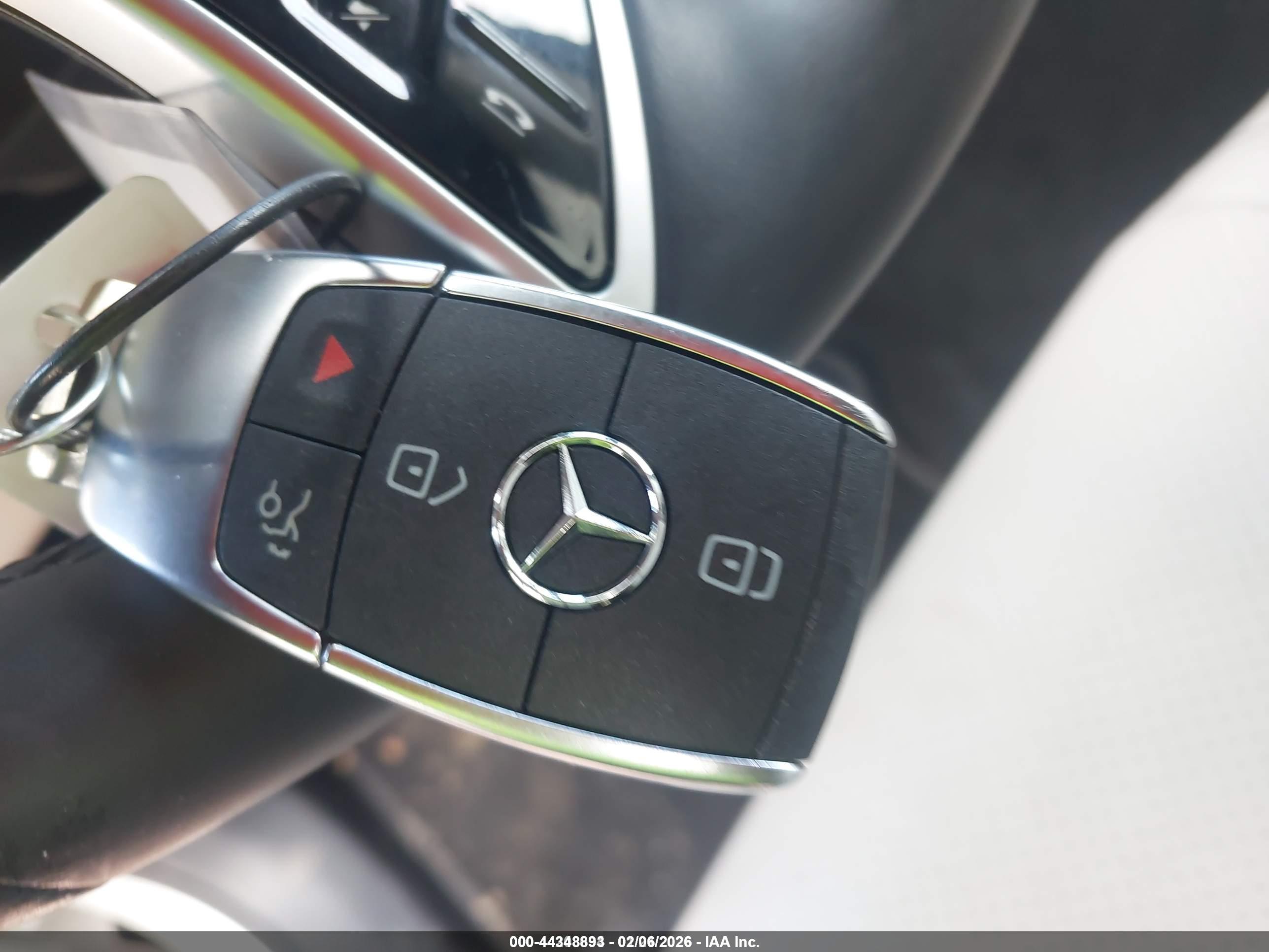 MERCEDES-BENZ GLS image 11