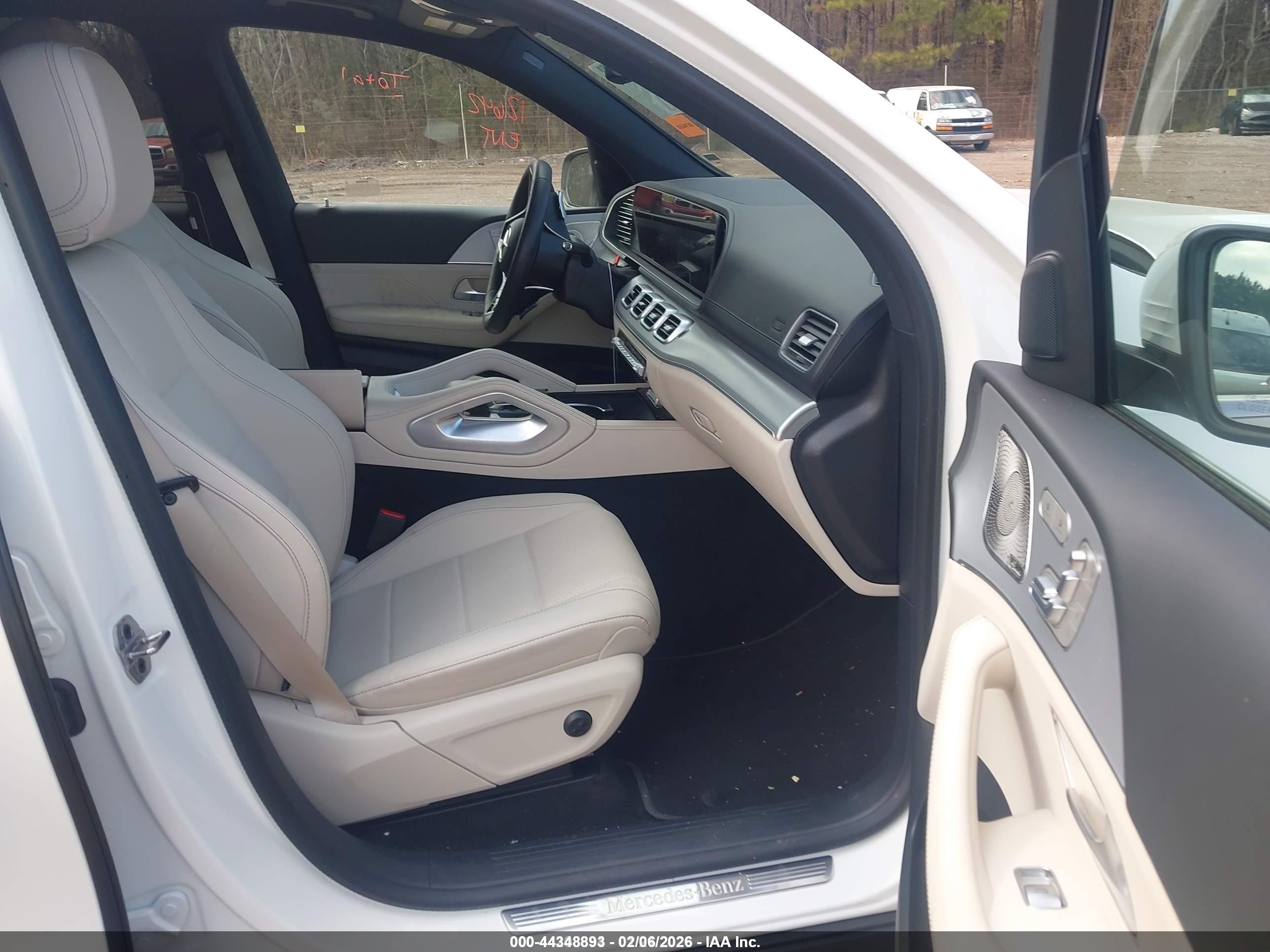 MERCEDES-BENZ GLS image 5