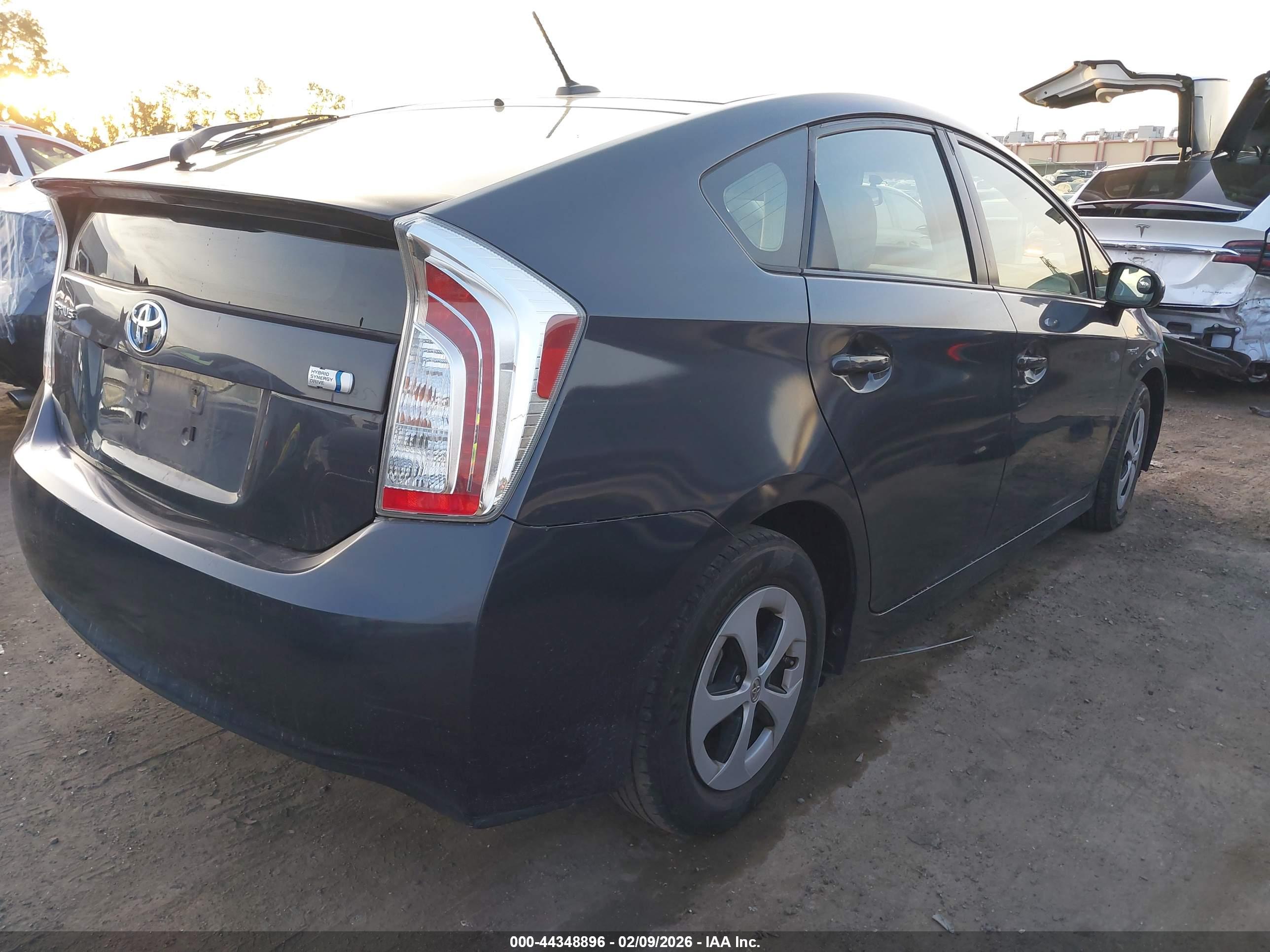TOYOTA PRIUS image 4