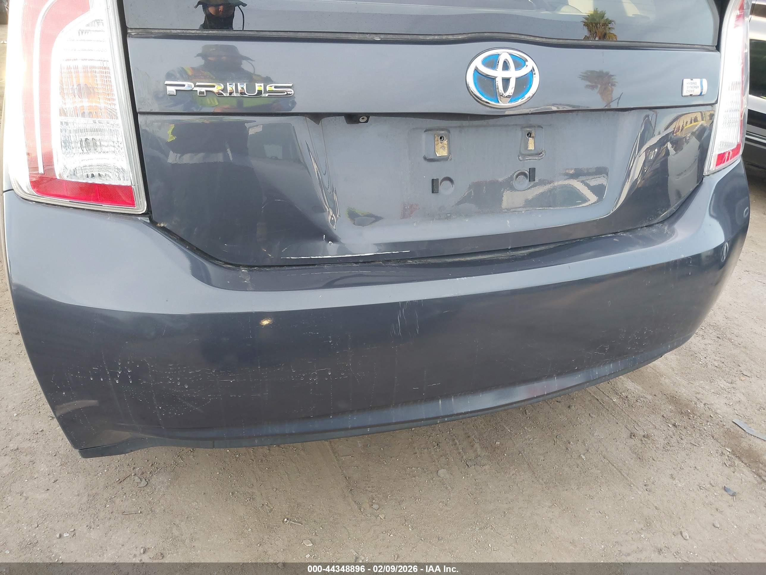 TOYOTA PRIUS image 6