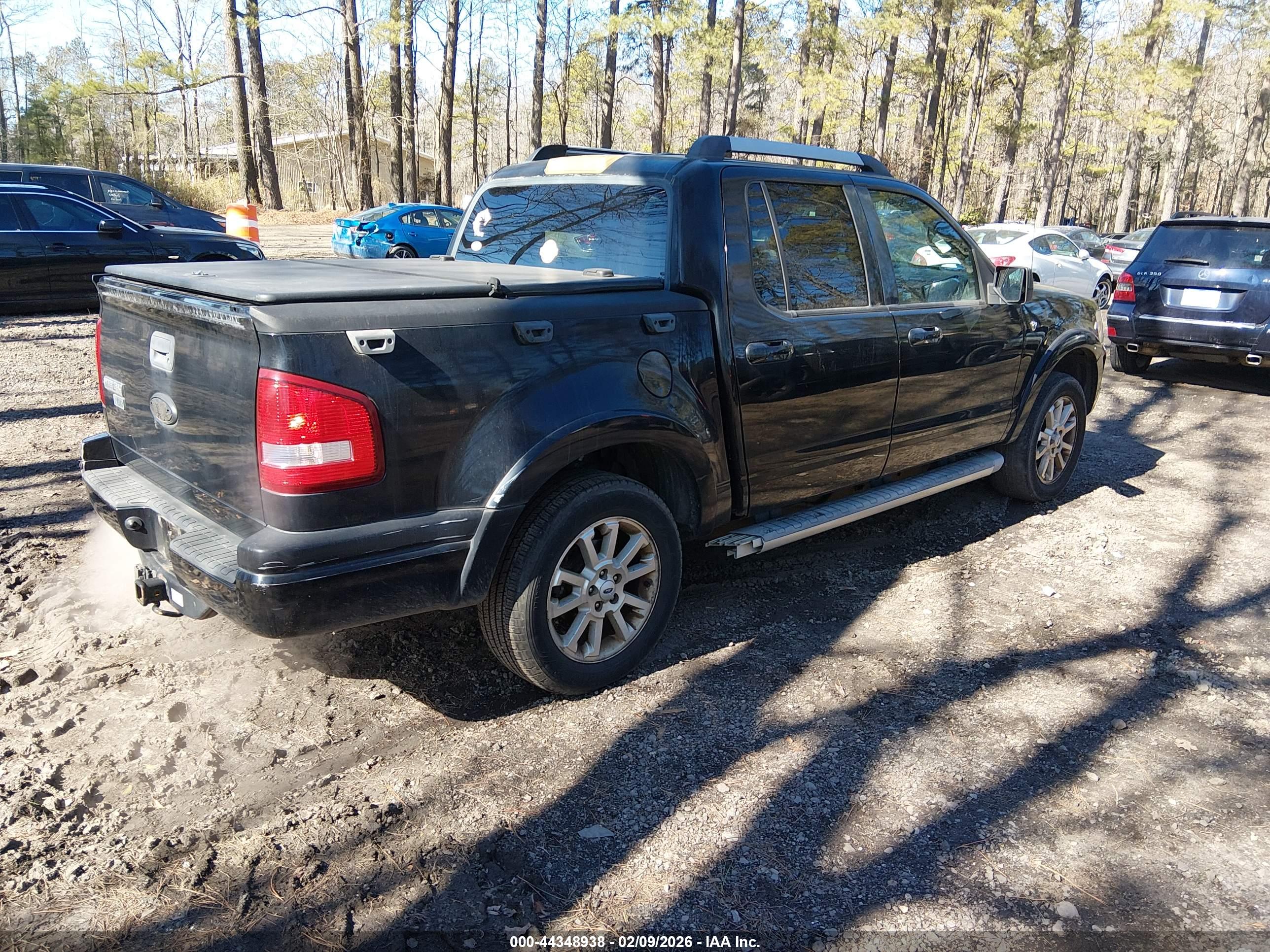 FORD EXPLORER image 4
