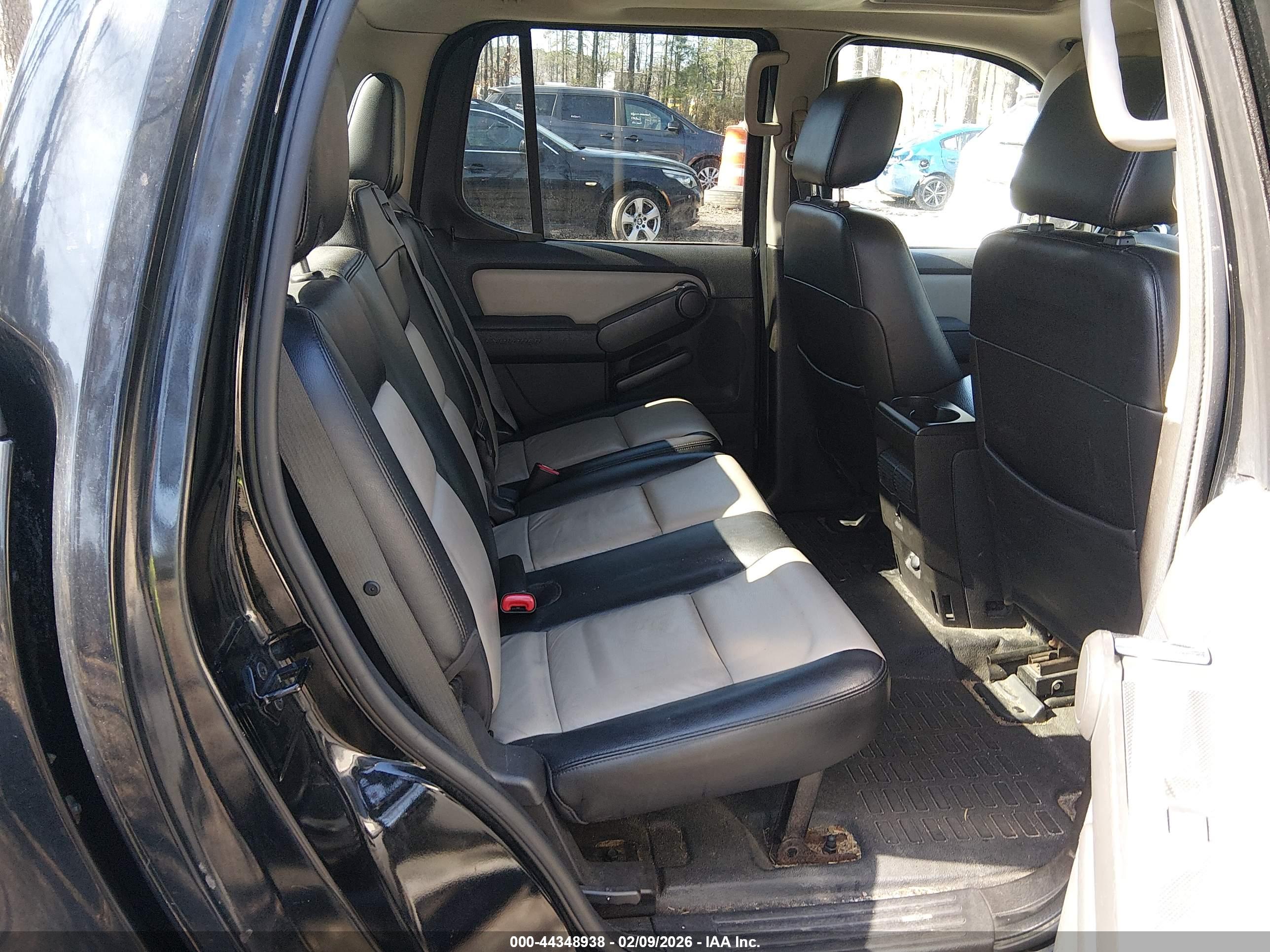 FORD EXPLORER image 8