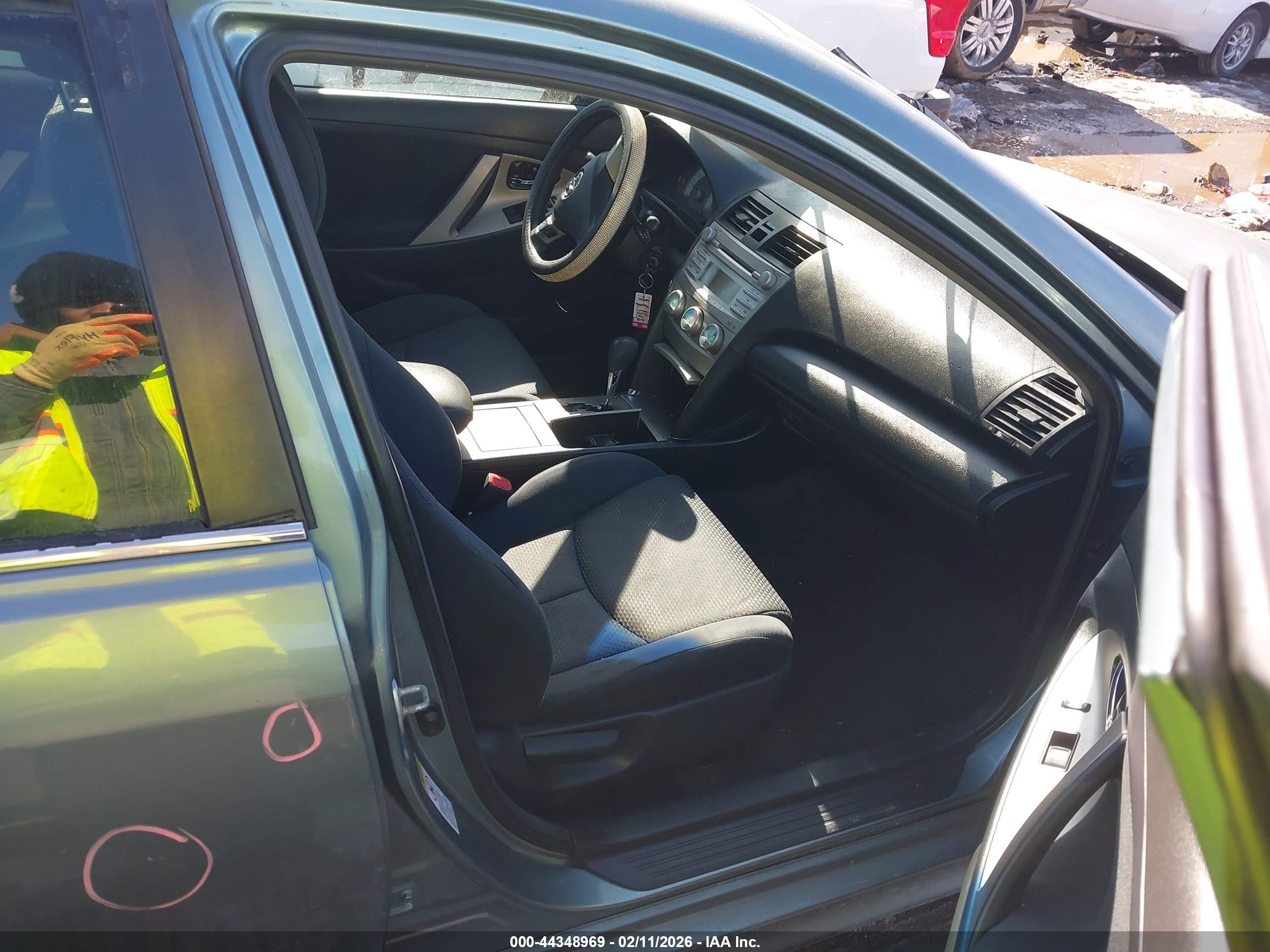 TOYOTA CAMRY image 5