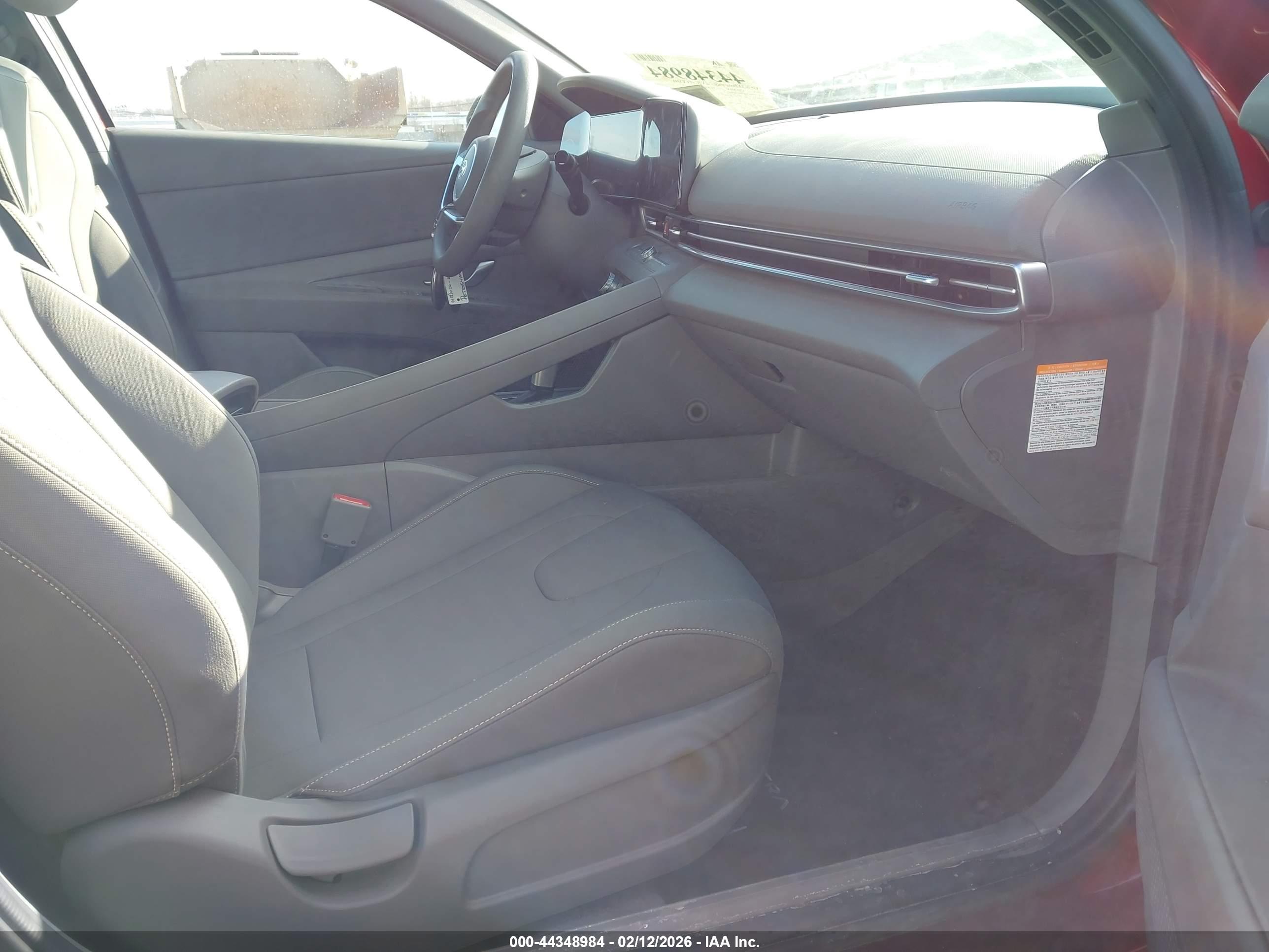 HYUNDAI ELANTRA image 5