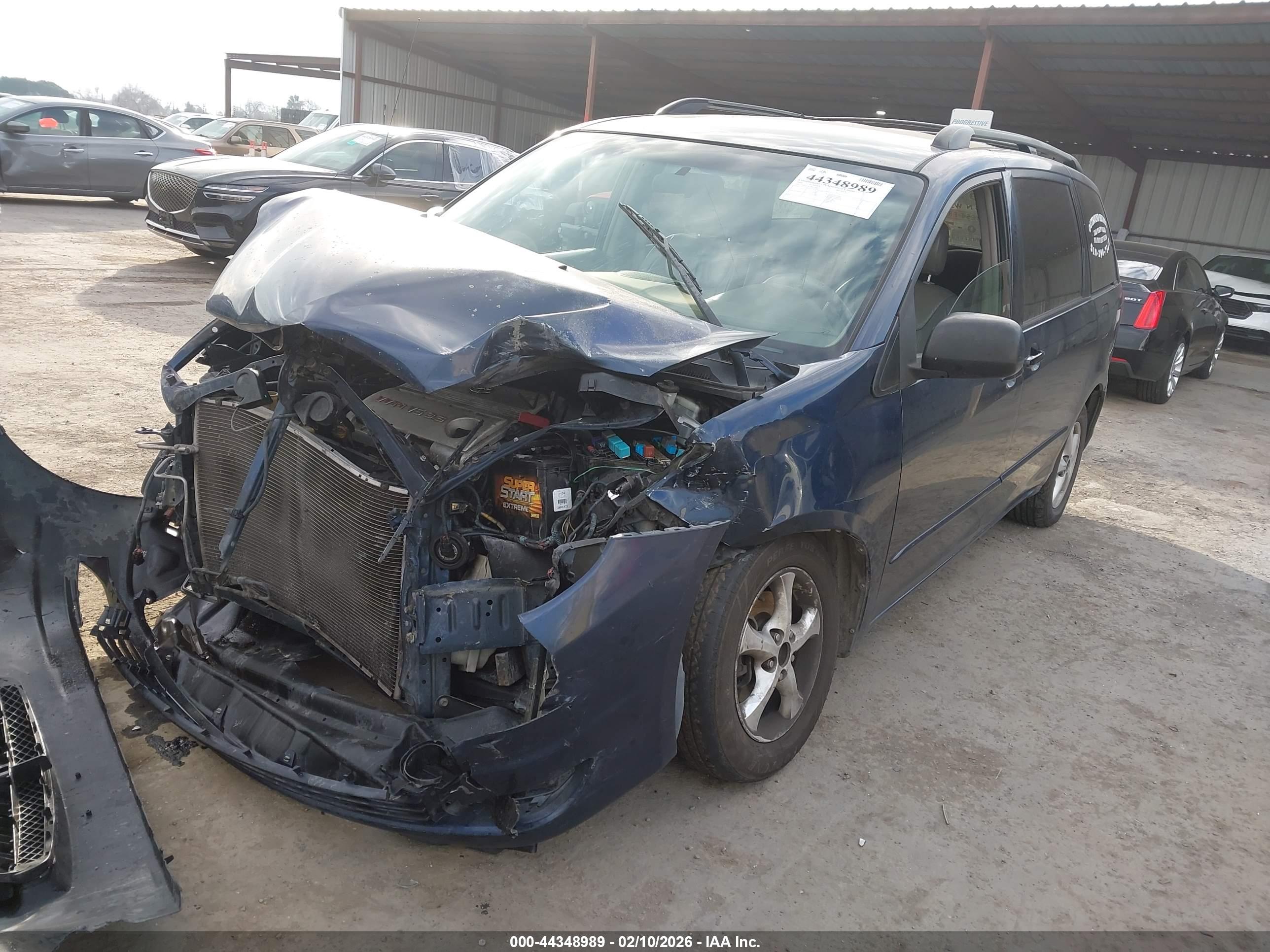 TOYOTA SIENNA image 2