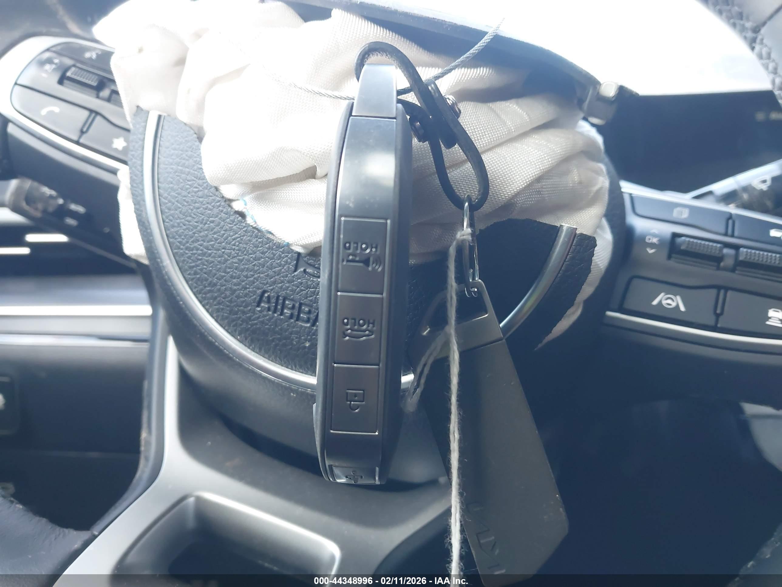 KIA K5 image 11