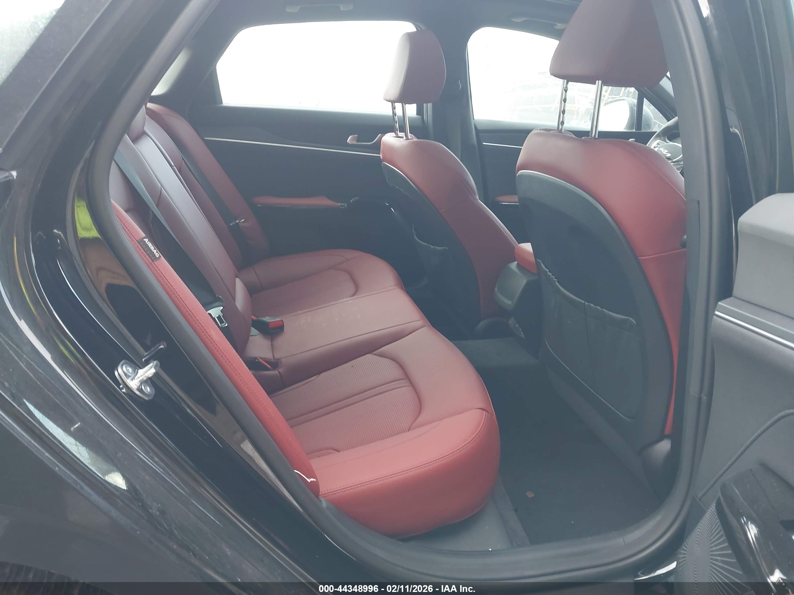 KIA K5 image 8
