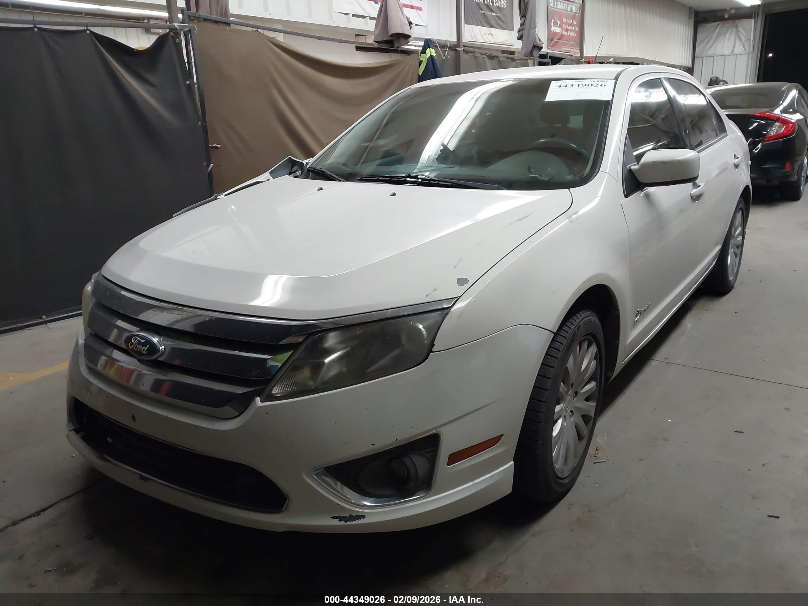 FORD FUSION image 2