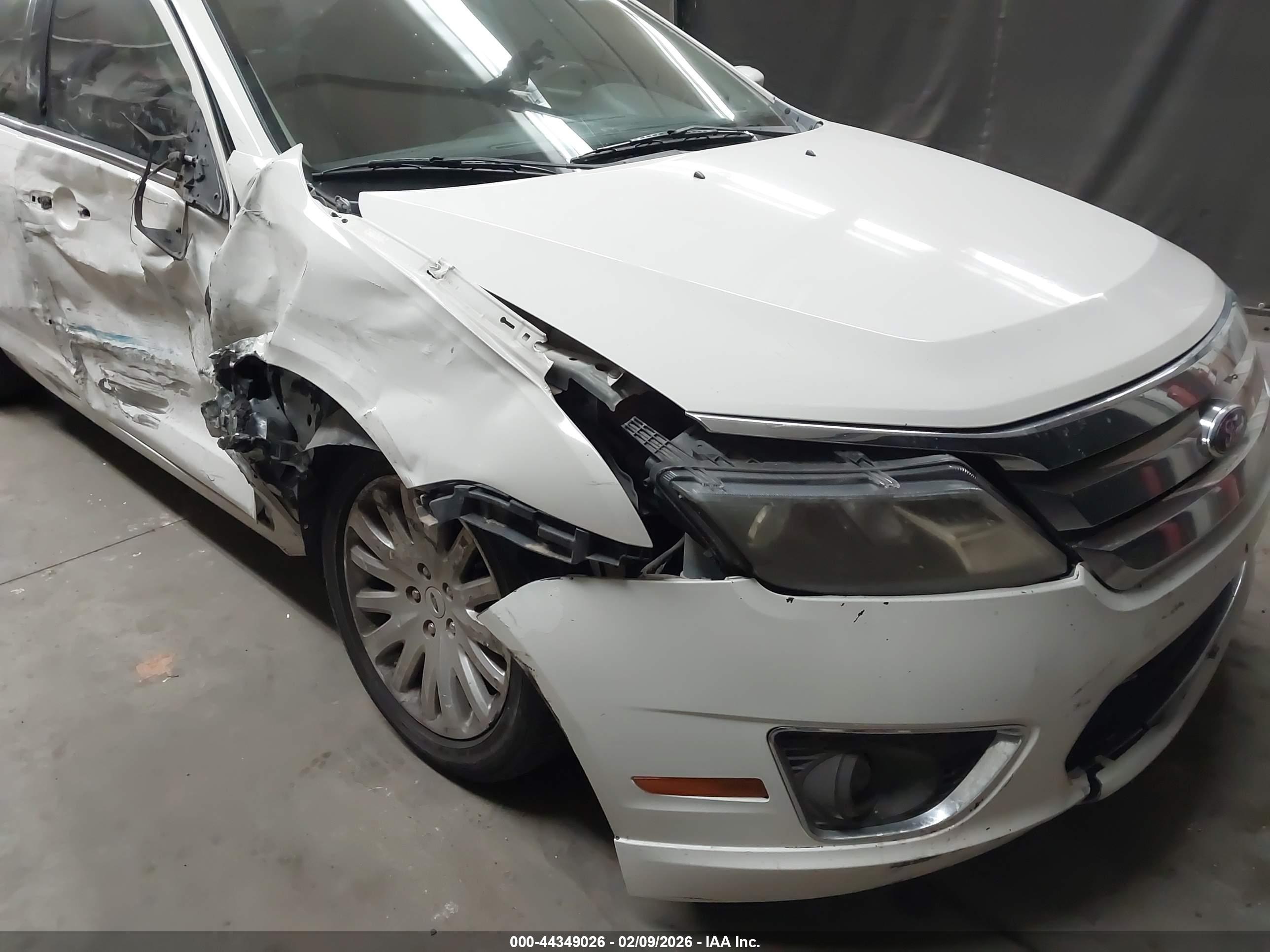 FORD FUSION image 6