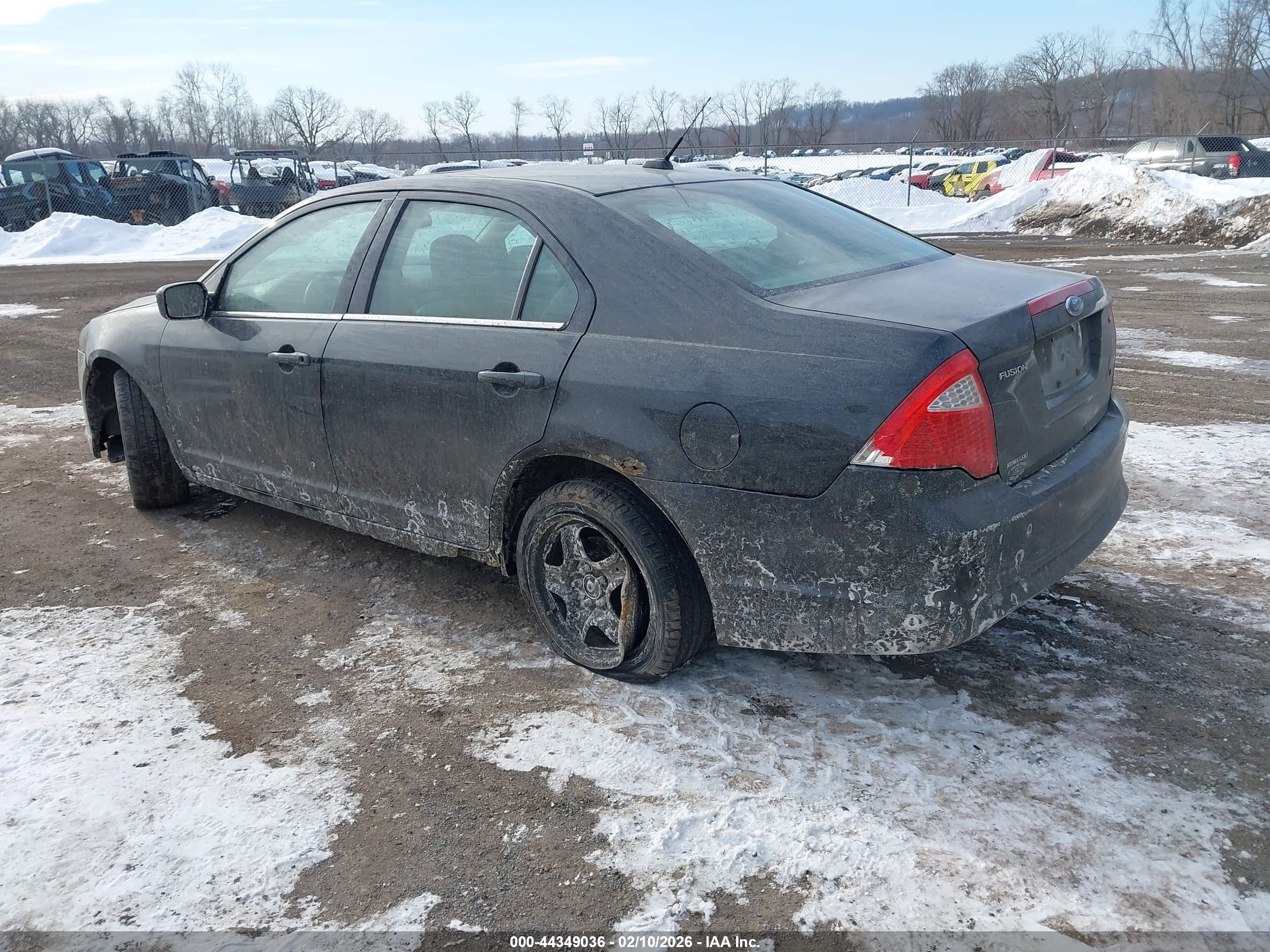 FORD FUSION image 3