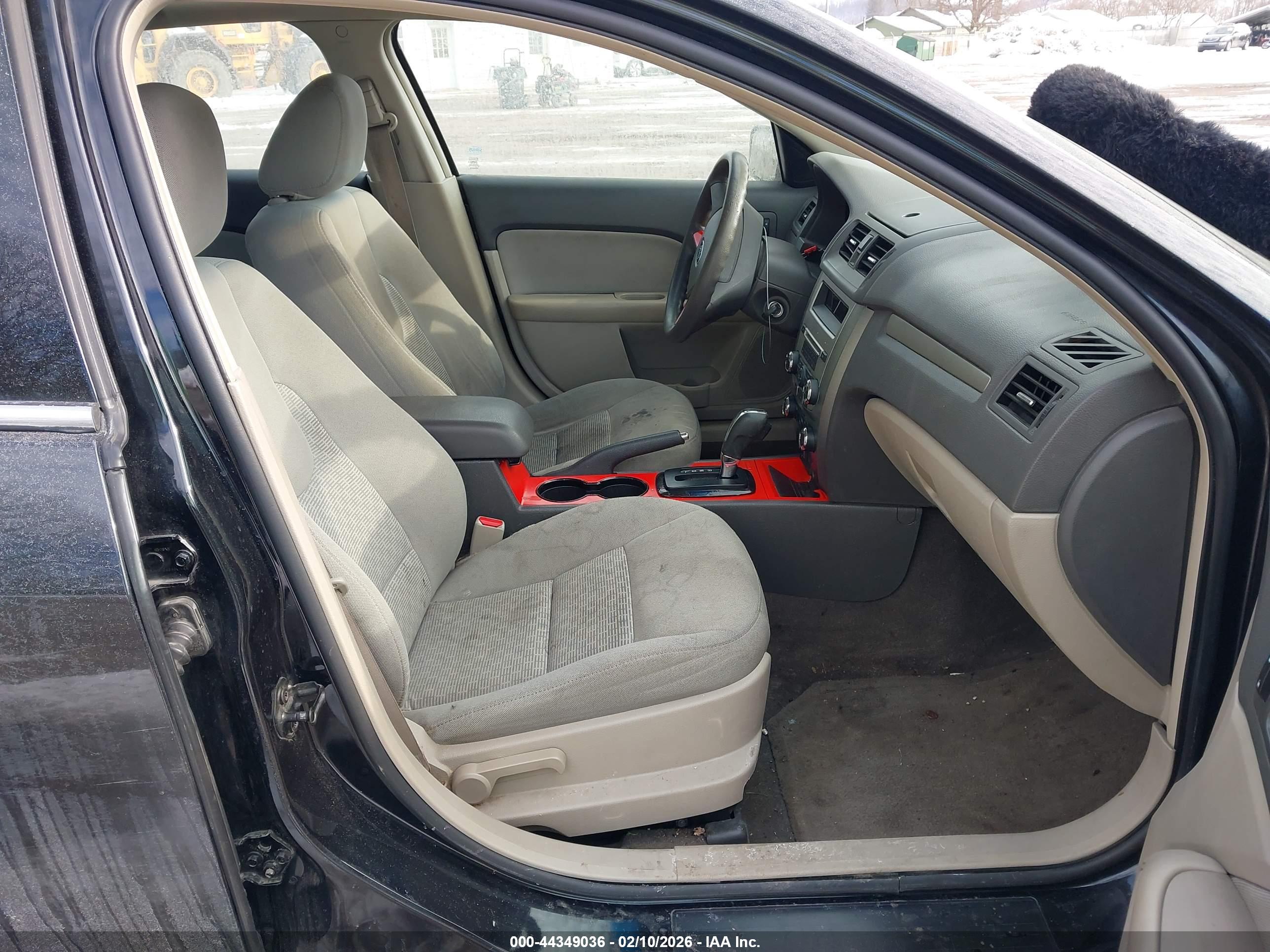 FORD FUSION image 5
