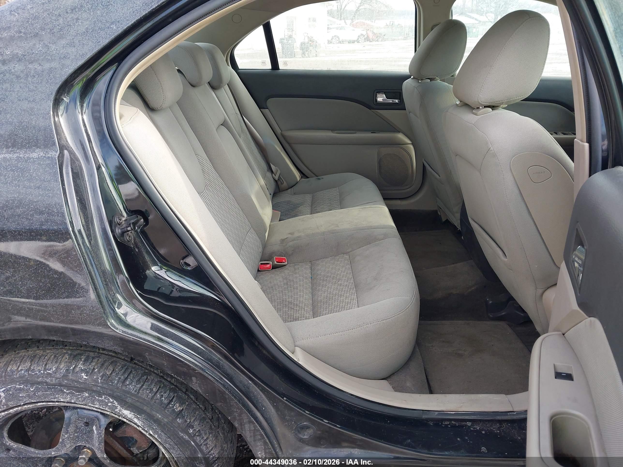 FORD FUSION image 8