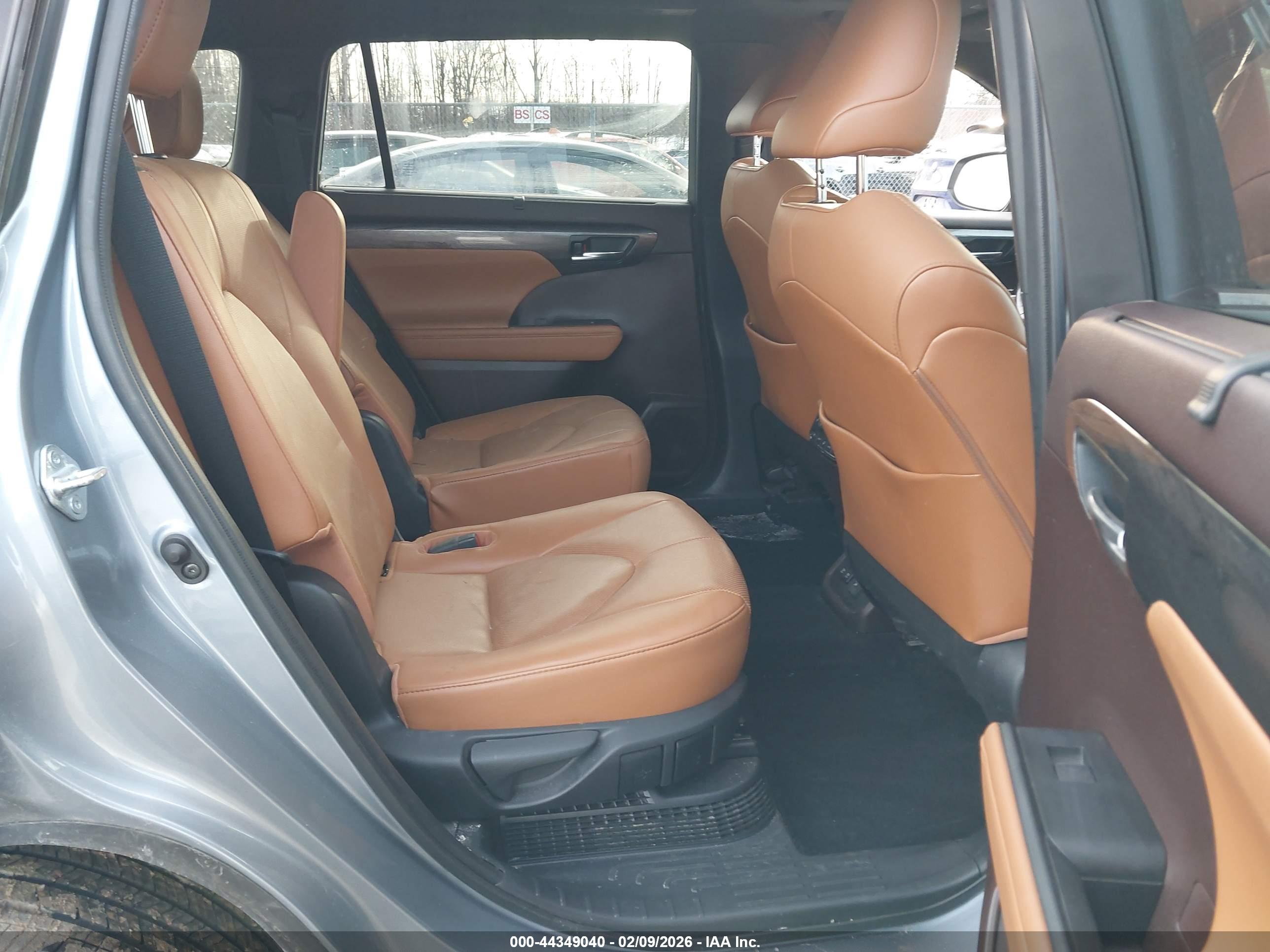 TOYOTA HIGHLANDER image 8