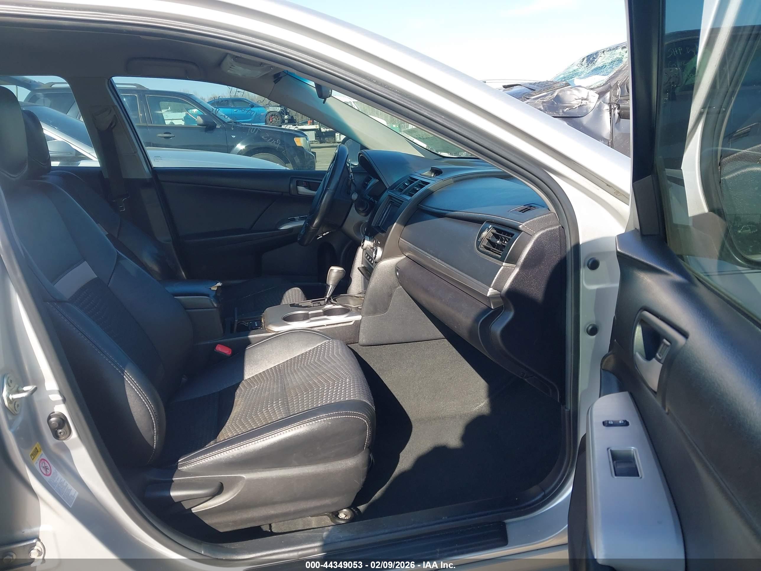 TOYOTA CAMRY image 5