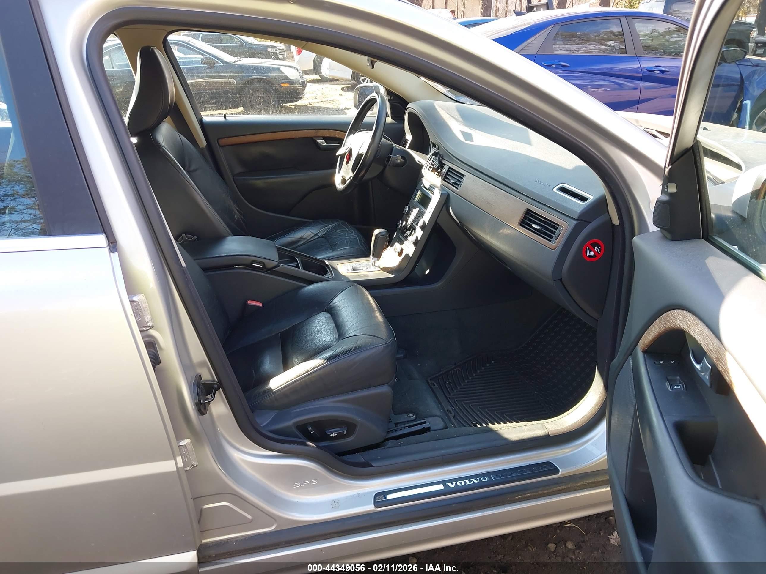 VOLVO S80 image 5