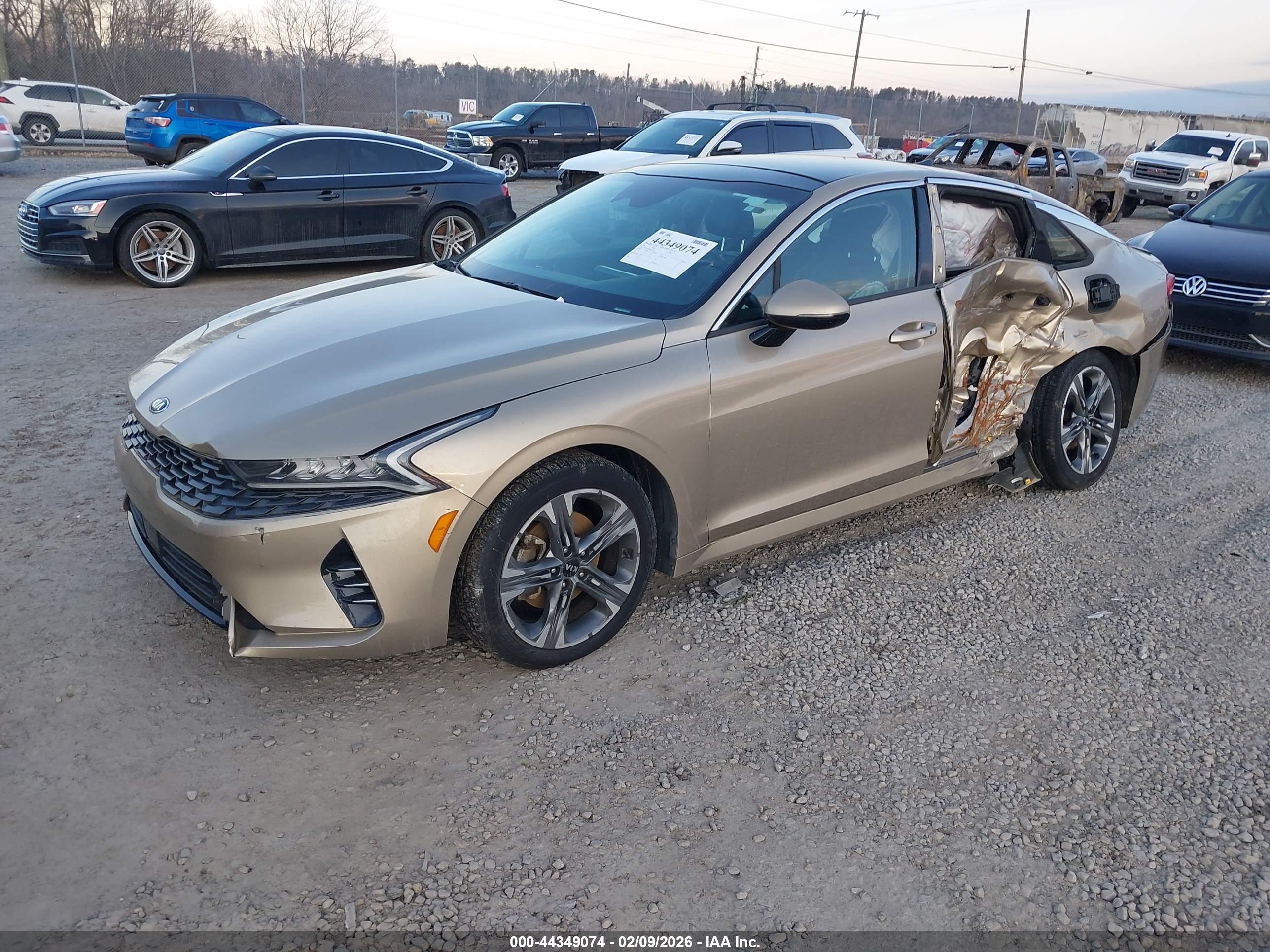 KIA K5 image 2