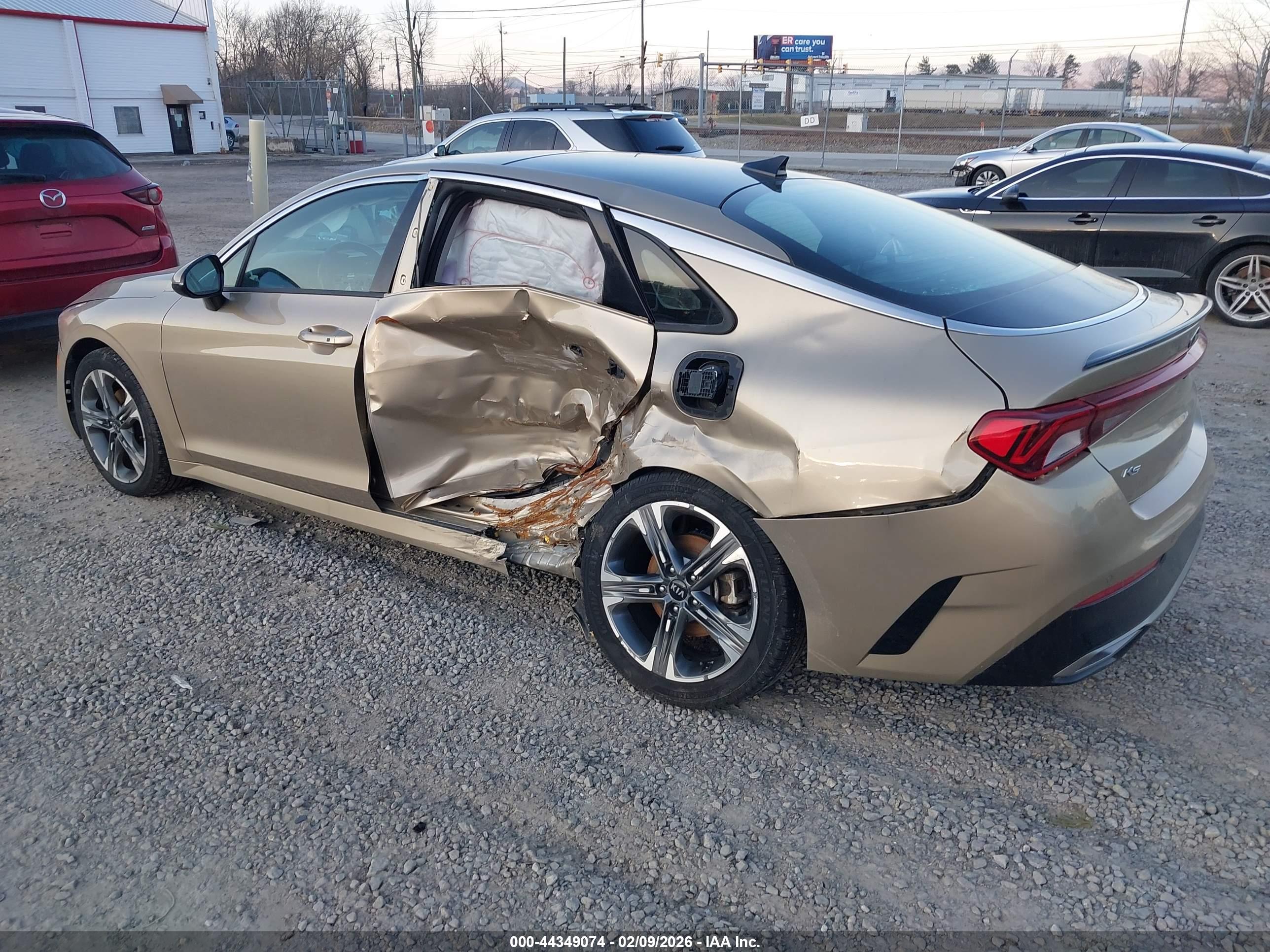 KIA K5 image 3