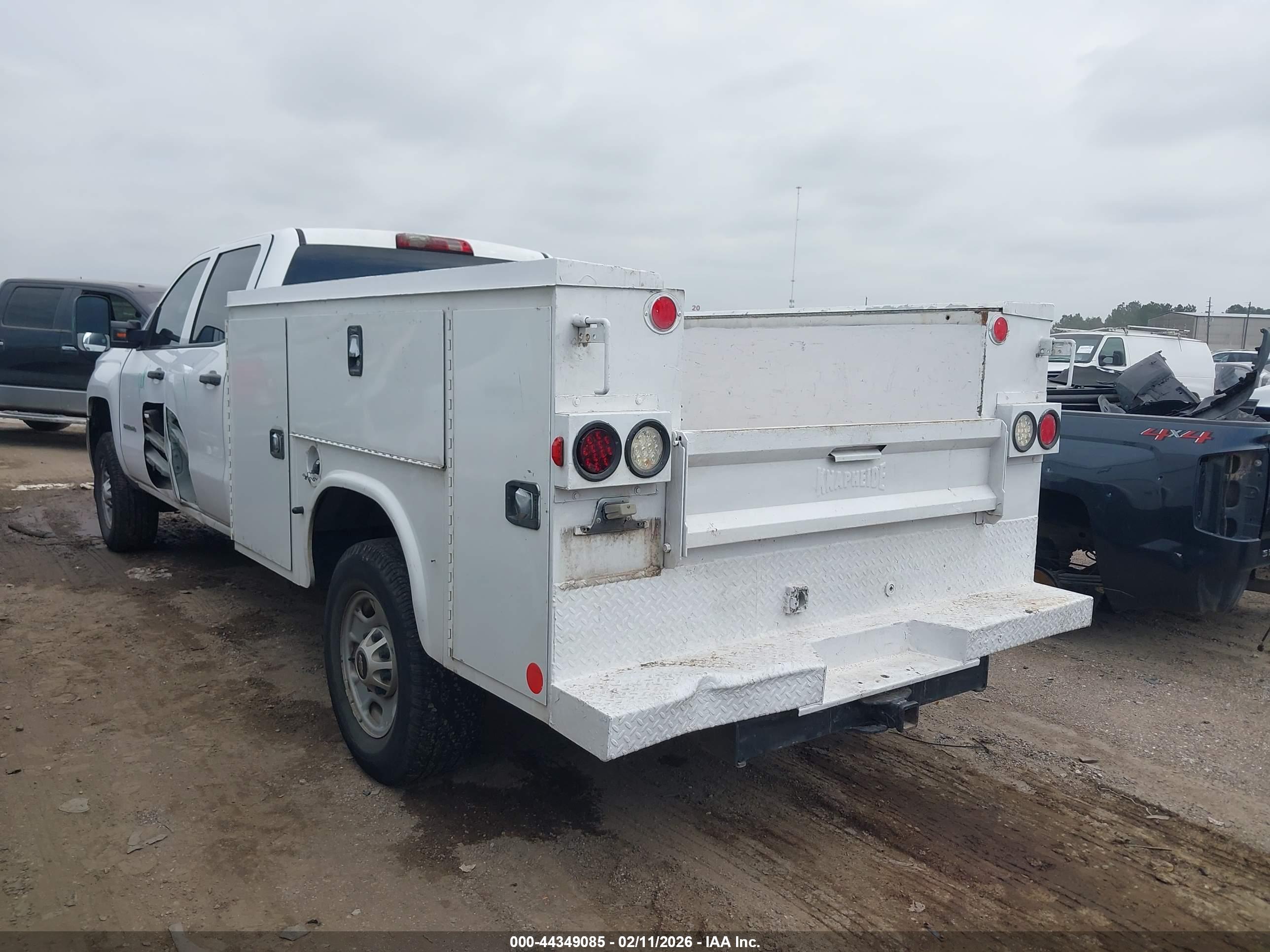 CHEVROLET SILVERADO image 3