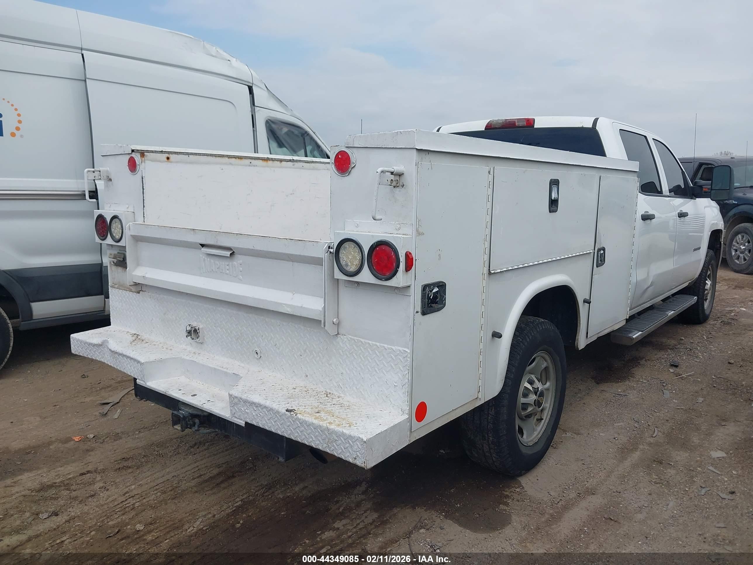 CHEVROLET SILVERADO image 4