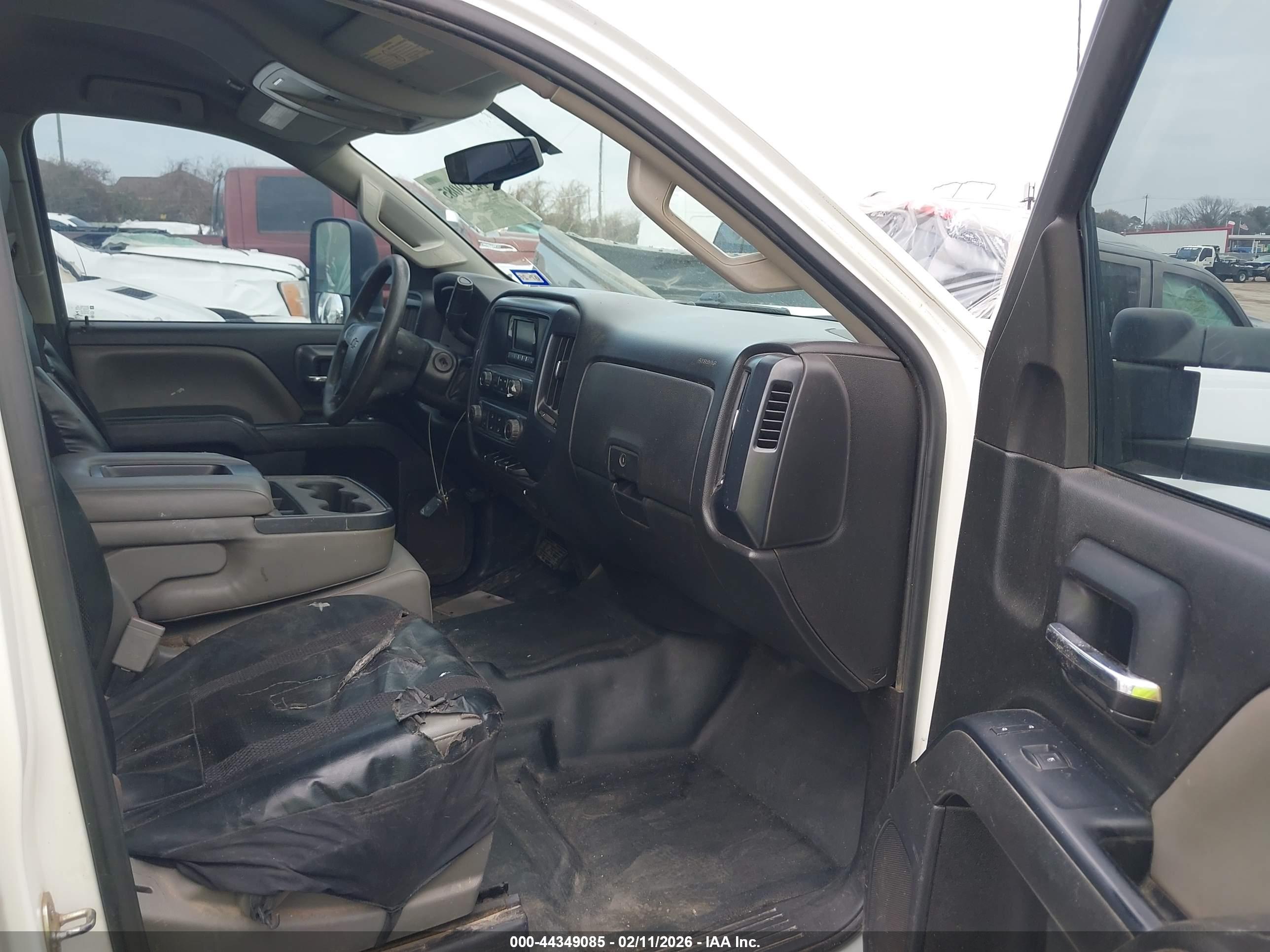 CHEVROLET SILVERADO image 5