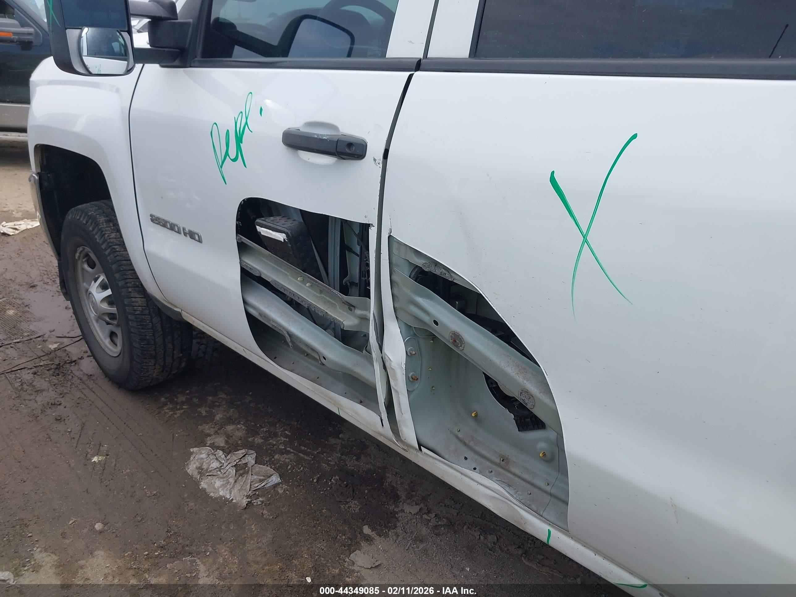 CHEVROLET SILVERADO image 6