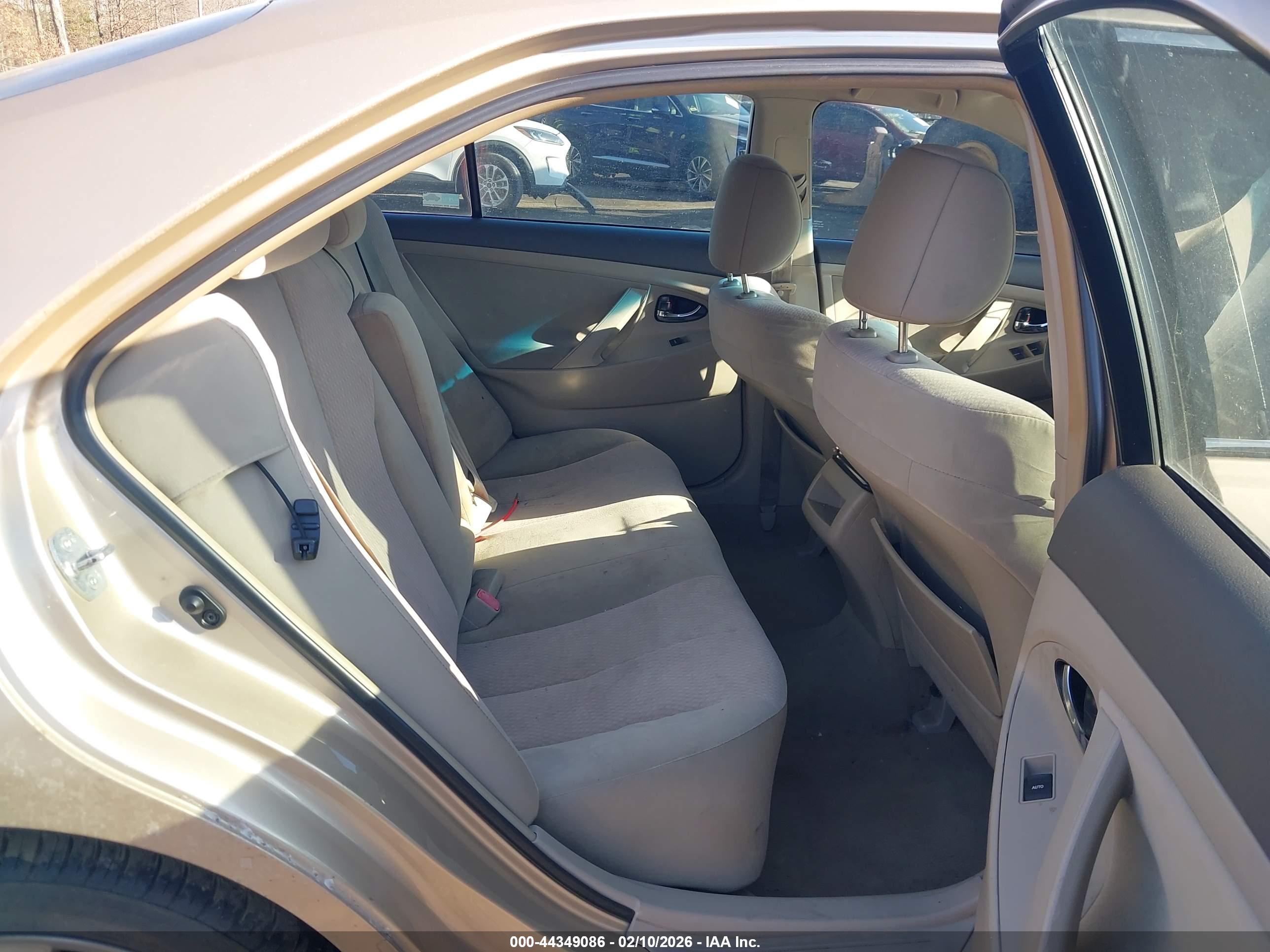 TOYOTA CAMRY image 8