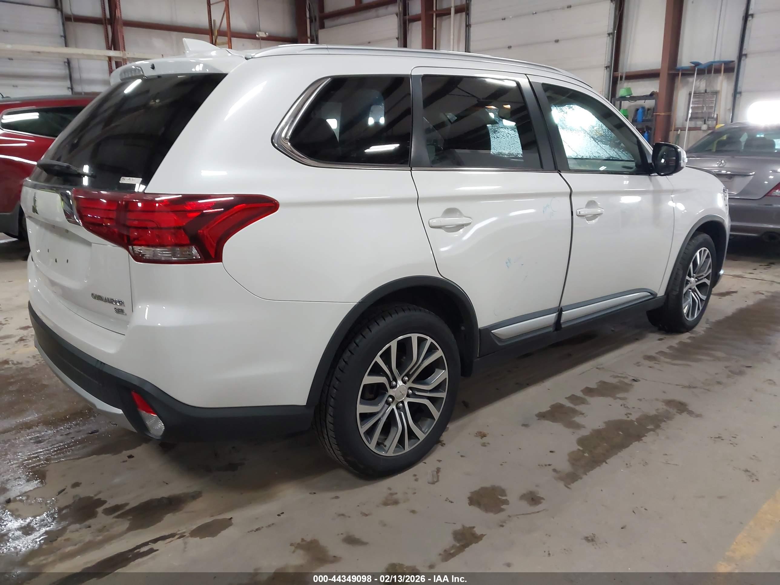 MITSUBISHI OUTLANDER image 4