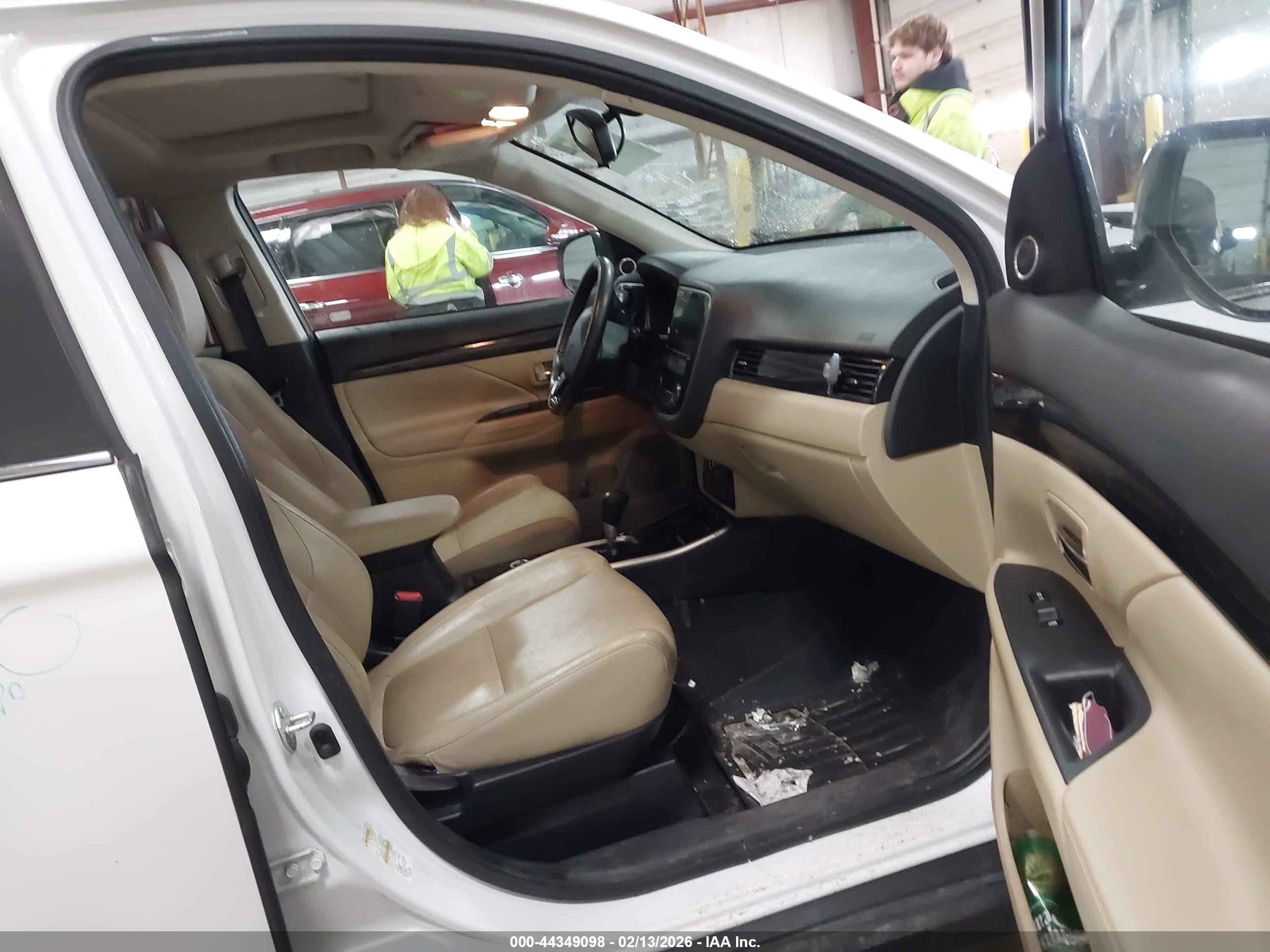 MITSUBISHI OUTLANDER image 5