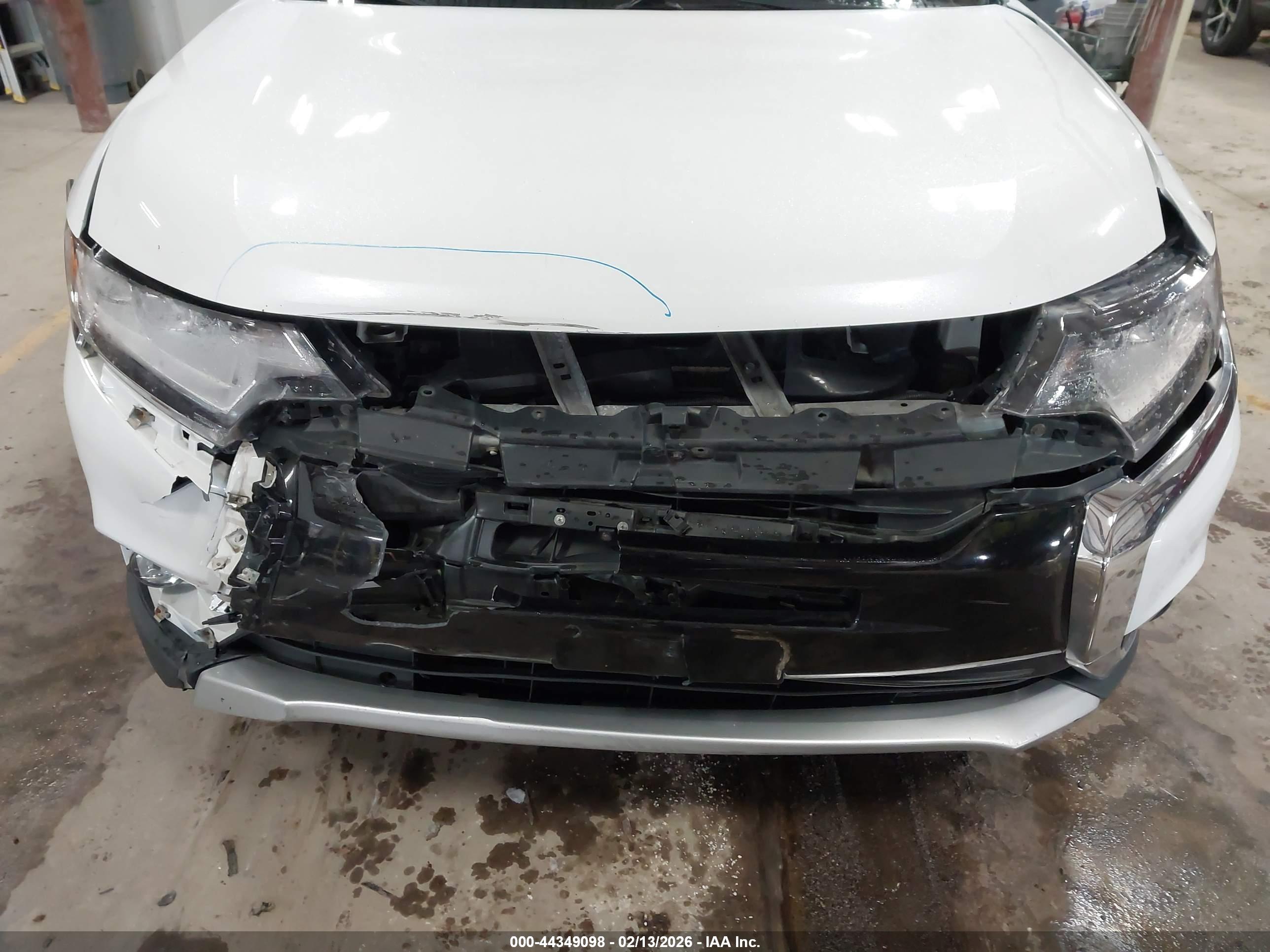 MITSUBISHI OUTLANDER image 6
