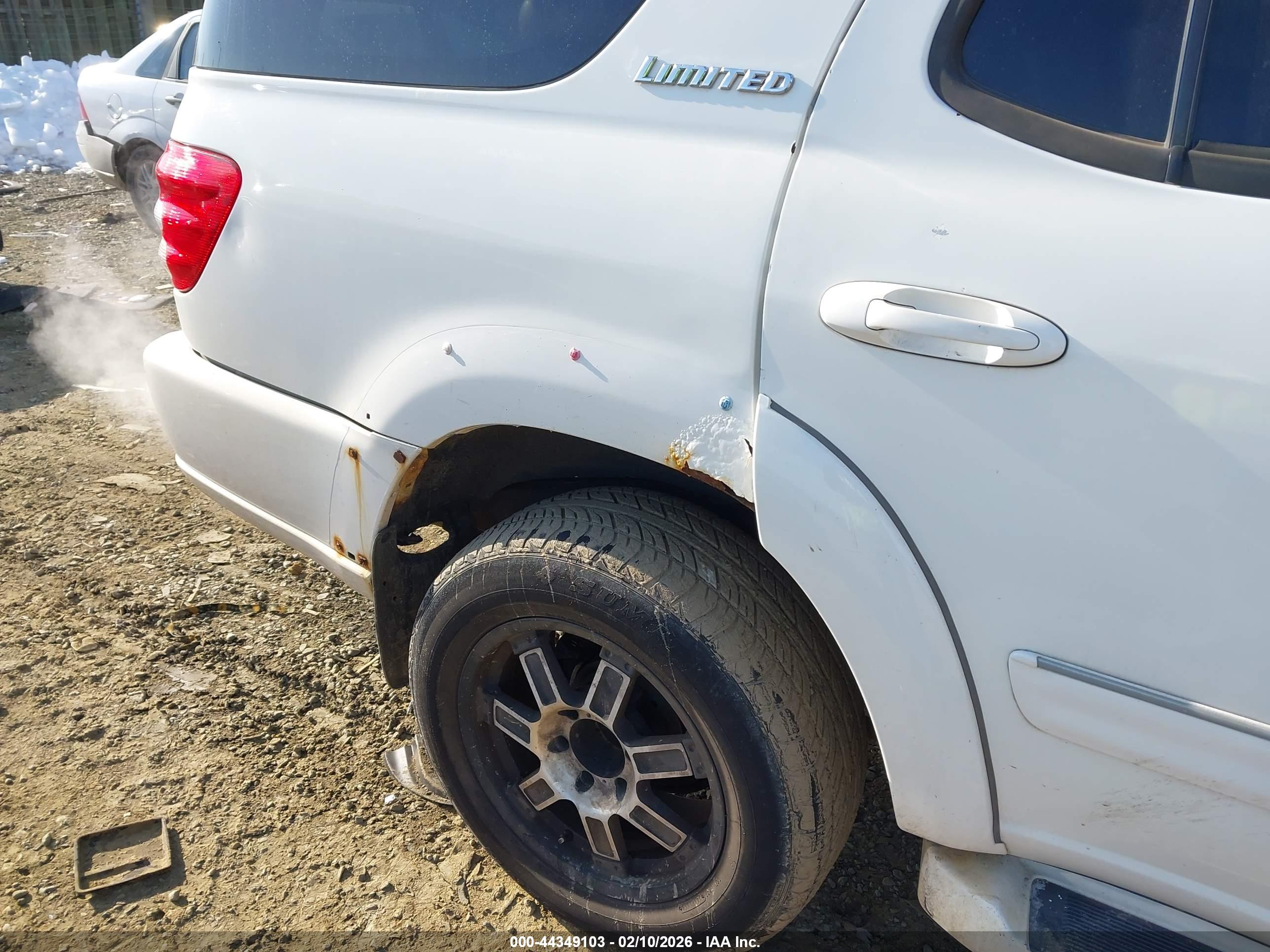TOYOTA SEQUOIA image 6