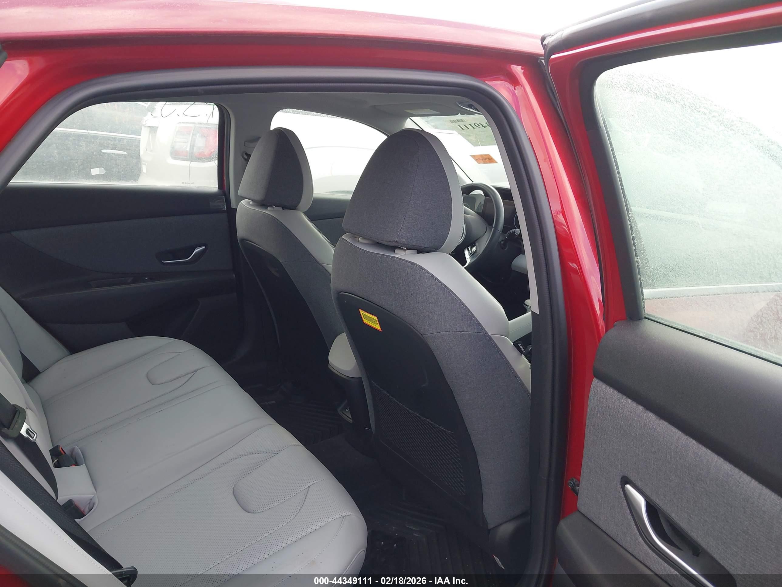 HYUNDAI ELANTRA image 8