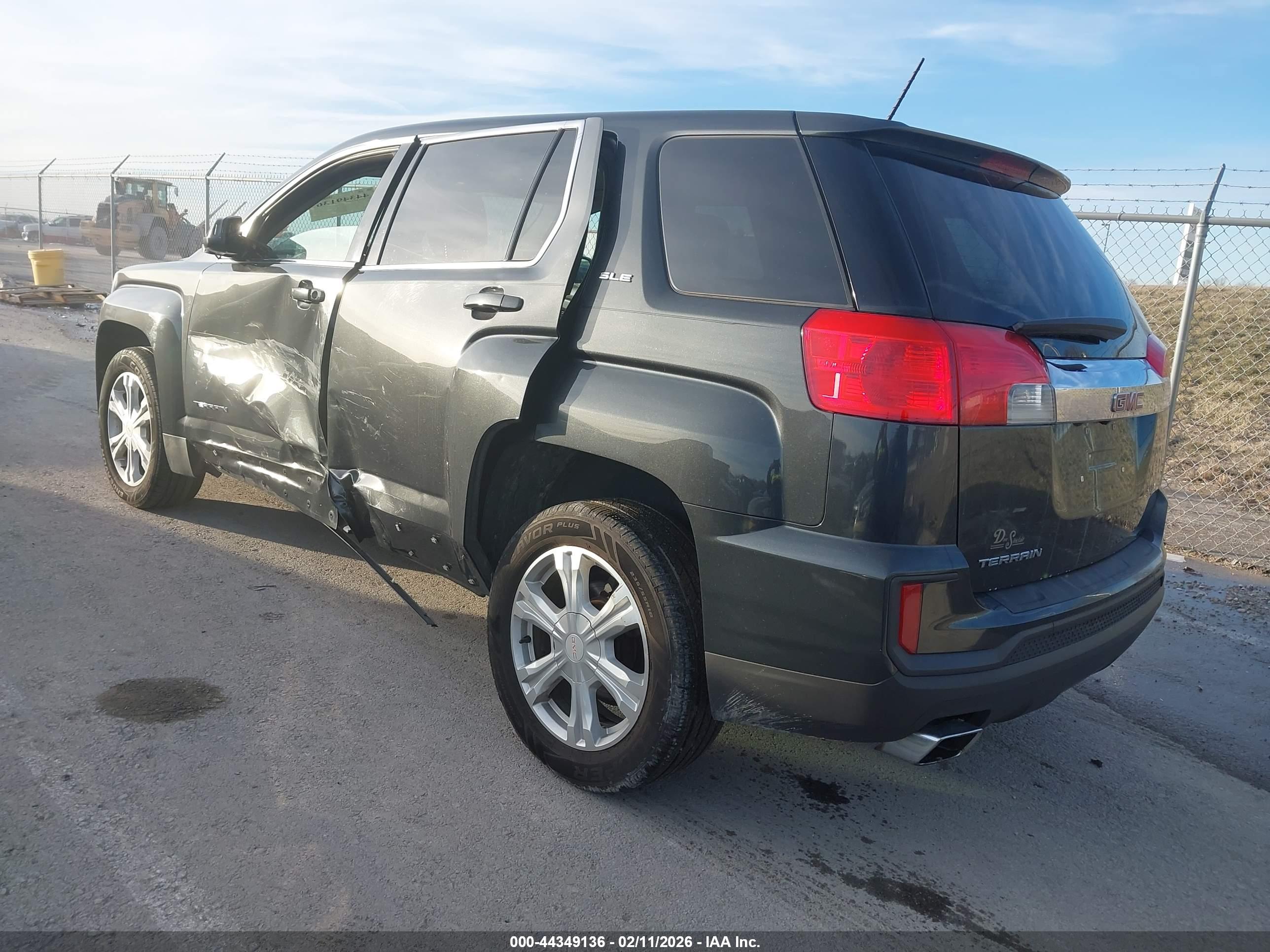 GMC TERRAIN image 3